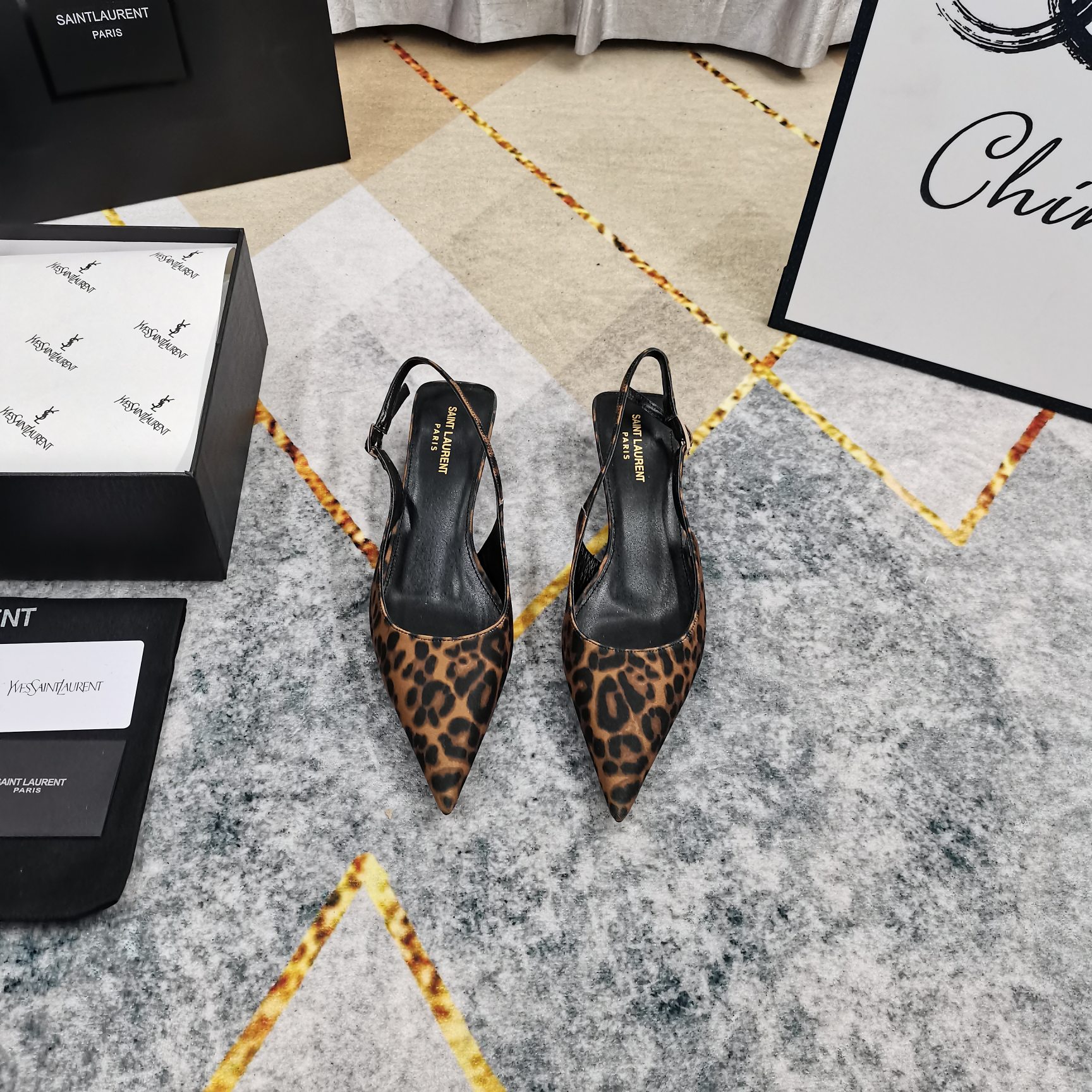 NO:253332,New - YSL · Top-level high-end version 2025 official website synchronizes the new rear aerial heel sandals. Details are perfectly processed. Floor-pad sheepskin (fine texture) Italian black leather outsole. Extremely perfect replica. 1 imported beef patent leather/YB leopard print fabric. 2 imported sheepskin. 3 soles. YB black leather outsole. 4Size34-43 (34 41 42 43. Custom made no return) 5 heel height 3.5cm 6Clour⑥ color, sandals, christian louboutin, saint laurent, sandals, sheepskin, Leather soles19860909上新—YSL·顶级高版本 2025官网同步新款后空中跟凉鞋 细节处理完美 垫脚羊皮（质感细腻） 意大利黑色真皮大底 极致完美复刻 1鞋面进口牛漆皮/YB豹纹面料 2垫脚进口羊皮 3鞋底YB黑色真皮大底 4Size34-43（34 41 42 43订做不退换） 5跟高3.5cm 6Clour⑥色入,凉鞋,christian louboutin,saint laurent,sandals,sheepskin,Leather soles,Women's Shoes