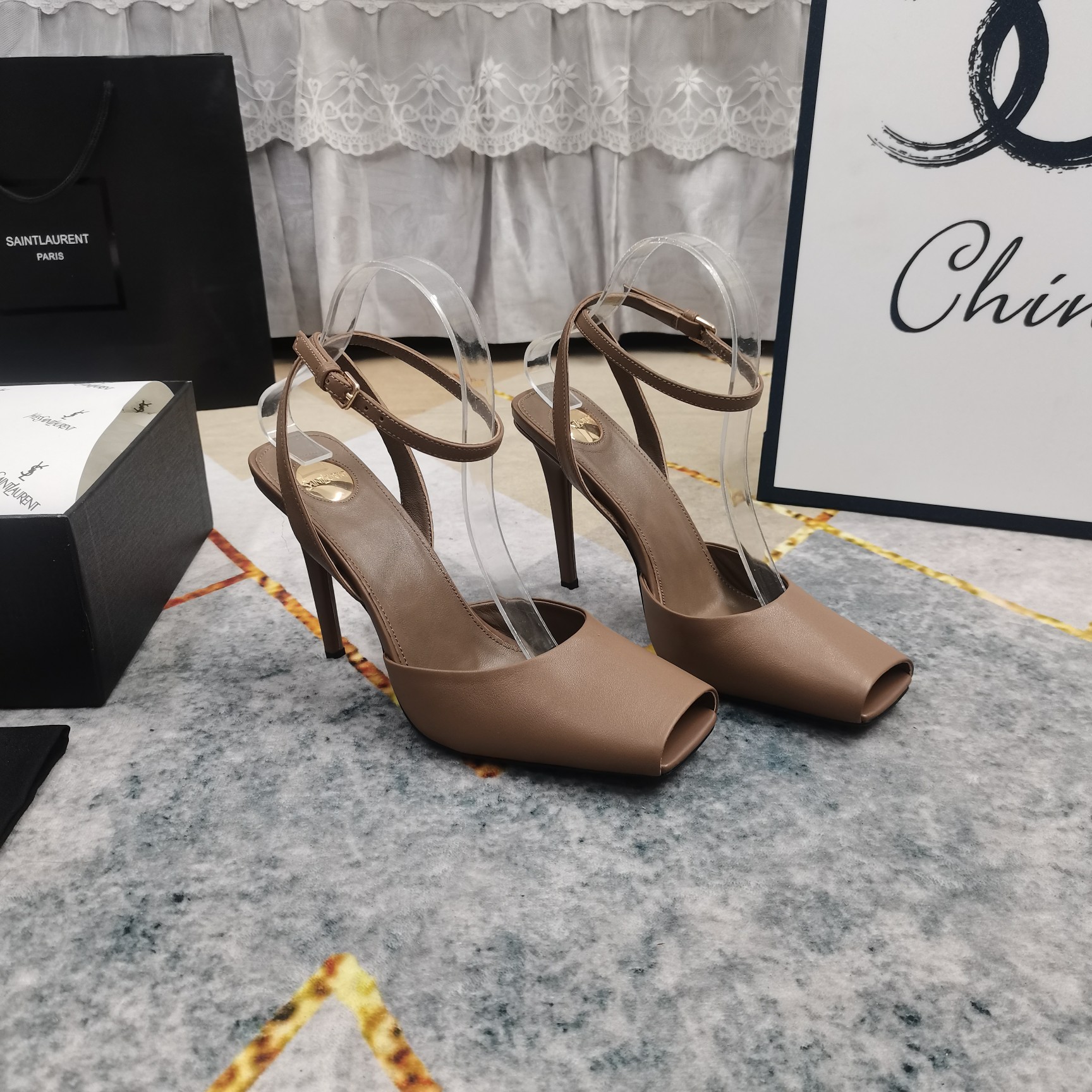 NO:240735,New - YSL·Top High-level Version 2025 Official Website Synchronized New Fish Mouth High Heel Sandals Details Perfect Fitting Sheepskin (fine texture) Italian black leather outsole Extremely Perfect Replica 1 Imported Cowhide/Paper Leather Leather 2 Imported Sheepskin 3 Soles YB Black Leather Outsole 4Size34-43 (34 41 42 43 Customized No Return) 5 Heels High 11cm 6Clour⑥ Color Insert, High Heels Sandals, christian louboutin, saint laurent, sandals, high heels, cowhide, sheepskin, Leather soles19860909上新—YSL·顶级高版本 2025官网同步新款鱼嘴高跟凉鞋 细节处理完美 垫脚羊皮（质感细腻） 意大利黑色真皮大底 极致完美复刻 1鞋面进口牛皮/漆皮 2垫脚进口羊皮 3鞋底YB黑色真皮大底 4Size34-43（34 41 42 43订做不退换） 5跟高11cm 6Clour⑥色入,高跟鞋凉鞋,christian louboutin,saint laurent,sandals,high heels,cowhide,sheepskin,Leather soles,Women's Shoes