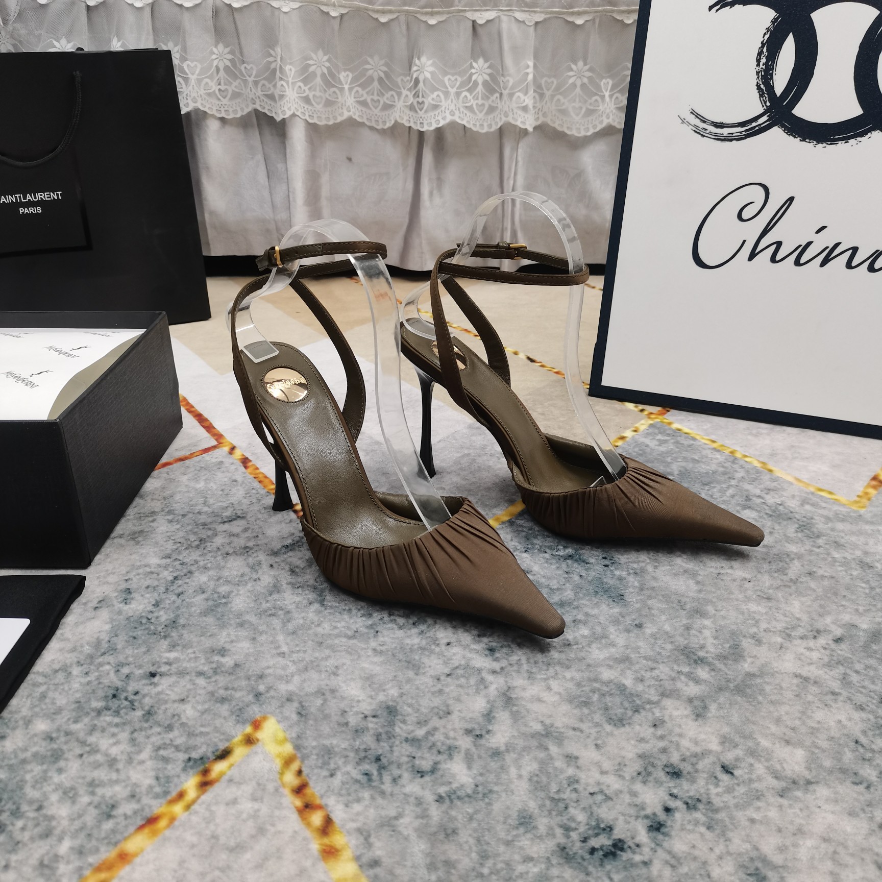 NO:265929,New - YSL·Top High-level Version 2025 New Silk Toe Sandals, Details are perfectly processed, Flying Sheepskin (fine texture) AAA-grade Italian black leather outsole, ultimate perfect replica, 1 imported silk upper, 2 imported sheepskin, 3 soles, AAA-grade black leather outsole, 4Size34-43 (34 41 42 43 customized, non-return) 5 heels, 10.5cm 6Clour④ color, high heels, christian louboutin, saint laurent, sandals, high heels, sheepskin, real silk, Leather soles19860909上新—YSL·顶级高版本 2025新款真丝包头凉鞋 细节处理完美 垫脚羊皮（质感细腻） AAA级意大利黑色真皮大底 极致完美复刻 1鞋面进口真丝 2垫脚进口羊皮 3鞋底AAA级黑色真皮大底 4Size34-43（34 41 42 43订做不退换） 5跟高10.5cm 6Clour④色入,高跟鞋凉鞋,christian louboutin,saint laurent,sandals,high heels,sheepskin,real silk,Leather soles,Women's Shoes