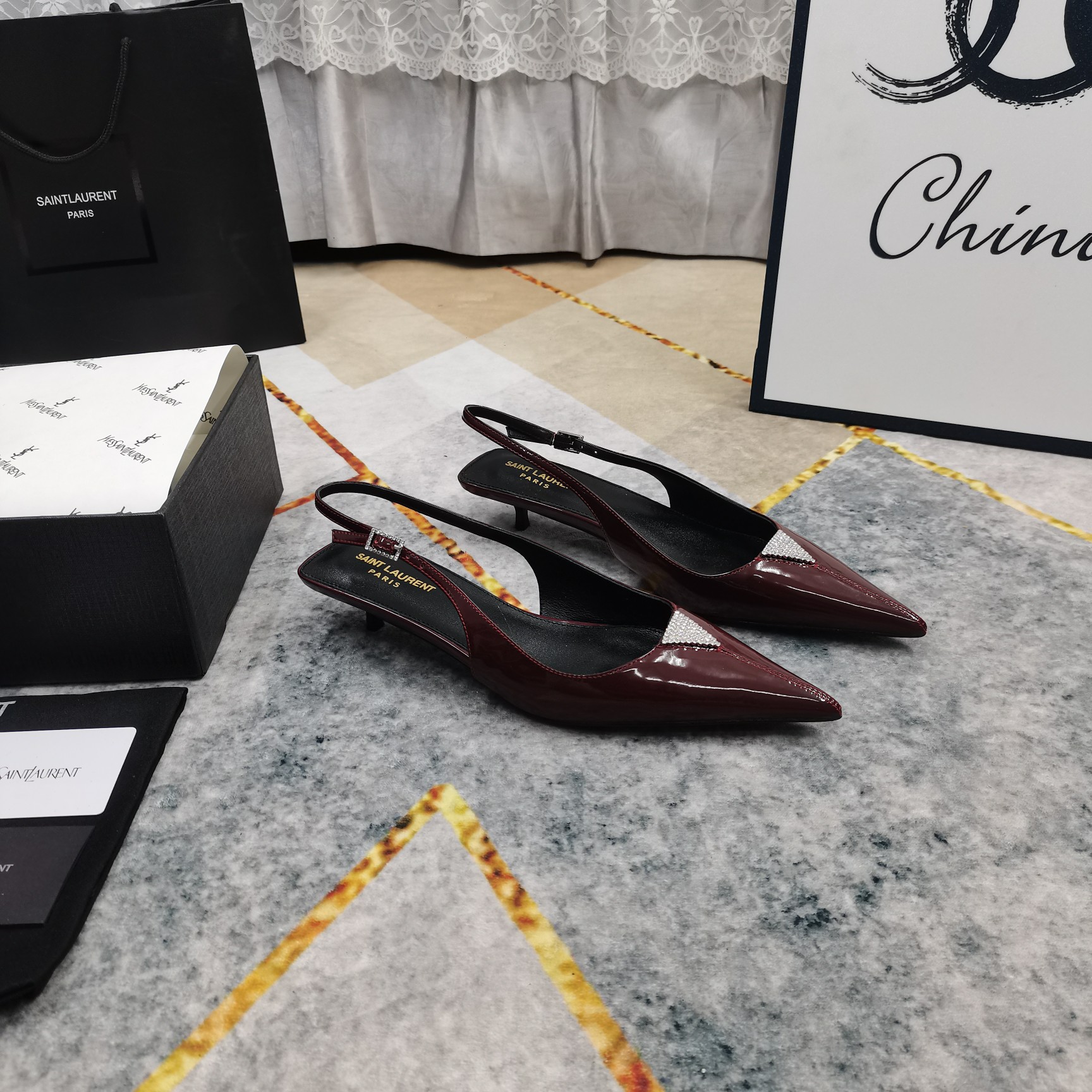 NO:266460,New - YSL·Top High-level Version 2025 official website synchronizes the new rhinestone decorative rear heel sandals. Details are perfectly processed. Floor-pad sheepskin (fine texture) Italian black leather outsole. Extremely perfect replica. 1 imported beef patent leather upper 2 imported sheepskin. 3 soles. YB black leather outsole. 4Size34-43 (34 41 42 43 customized for non-return) 5 heel height 3.5cm 6Clour khaki. Burgundy black blue brown, sandals. christian louboutin, saint laurent, sandals, sheepskin, Leather soles19860909上新—YSL·顶级高版本 2025官网同步新款水钻装饰后空中跟凉鞋 细节处理完美 垫脚羊皮（质感细腻） 意大利黑色真皮大底 极致完美复刻 1鞋面进口牛漆皮 2垫脚进口羊皮 3鞋底YB黑色真皮大底 4Size34-43（34 41 42 43订做不退换） 5跟高3.5cm 6Clour卡其色 酒红色 黑色 蓝色 棕色,凉鞋,christian louboutin,saint laurent,sandals,sheepskin,Leather soles,Women's Shoes