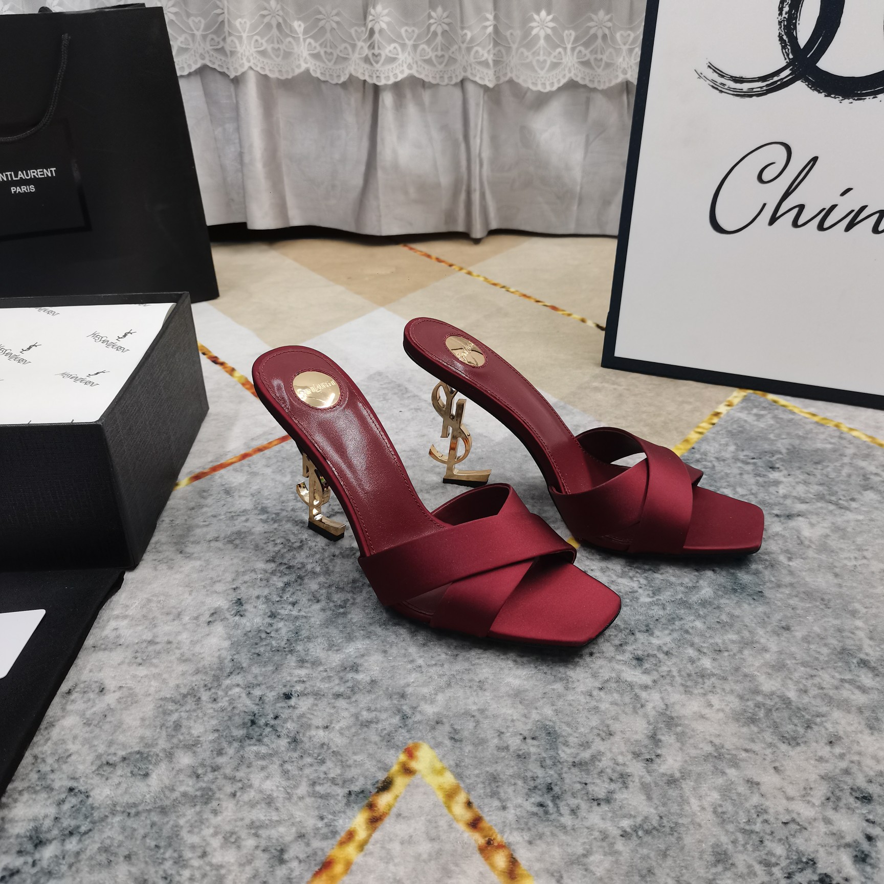 NO:266475,New - YSL·Top High-level Edition The official website synchronizes the new brand letter heel slippers. Details are perfectly processed. Floating sheepskin (fine texture) AAA grade Italian black leather outsole. Extremely perfect replica. 1 imported silk upper. 2 imported sheepskin. 3 soles. AAA grade black leather outsole. 4Size34-43 (34 41 42 43. Custom made without return) 5 heels. 11cm. 6Clour⑥ color. High heels. christian louboutin. saint laurent. high heels. christian louboutin. saint laurent. high heels. christian louboutin. saint laurent. high heels. slippers. Sheepskin. real silk. Leather soles.19860909上新—YSL·顶级高版本 官网同步新款品牌字母跟拖鞋 细节处理完美 垫脚羊皮（质感细腻） AAA级意大利黑色真皮大底 极致完美复刻 1鞋面进口真丝 2垫脚进口羊皮 3鞋底AAA级黑色真皮大底 4Size34-43（34 41 42 43订做不退换） 5跟高11cm 6Clour⑥色入,高跟鞋拖鞋,christian louboutin,saint laurent,high heels,slippers,sheepskin,real silk,Leather soles,Women's Shoes