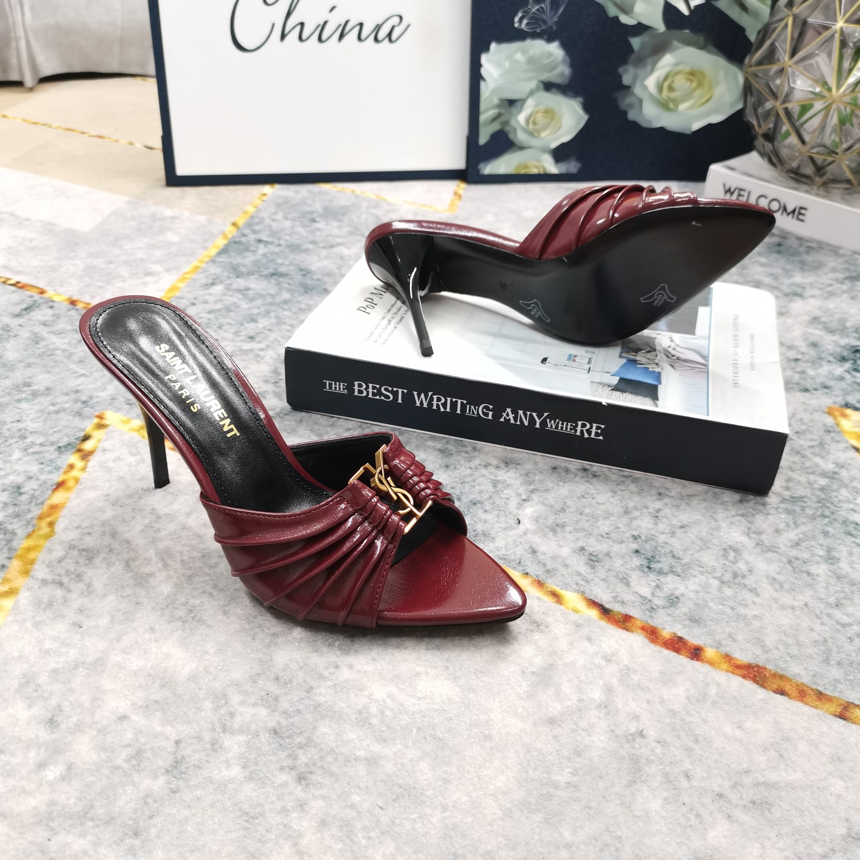 NO:407477,New colors - YSL letter logo buckle decorative slippers. Details are perfect. Floating sheepskin (fine texture) Italian black leather outsole. Extremely perfect replica. 1 imported butter leather upper. 2 footbed sheepskin. 3 soles. YB black leather outsole. 4Size35-41 (41 customized and non-return) 5Clour16 color in, high heels, saint laurent, high heels, slippers, sheepskin, Leather soles19860909新色上新—YSL字母logo扣装饰拖鞋 细节处理完美 垫脚羊皮（质感细腻） 意大利黑色真皮大底 极致完美复刻 1鞋面进口牛油皮 2垫脚羊皮 3鞋底YB黑色真皮大底 4Size35-41（41订做不退换） 5Clour16色入,高跟鞋拖鞋,saint laurent,high heels,slippers,sheepskin,Leather soles,Women's Shoes