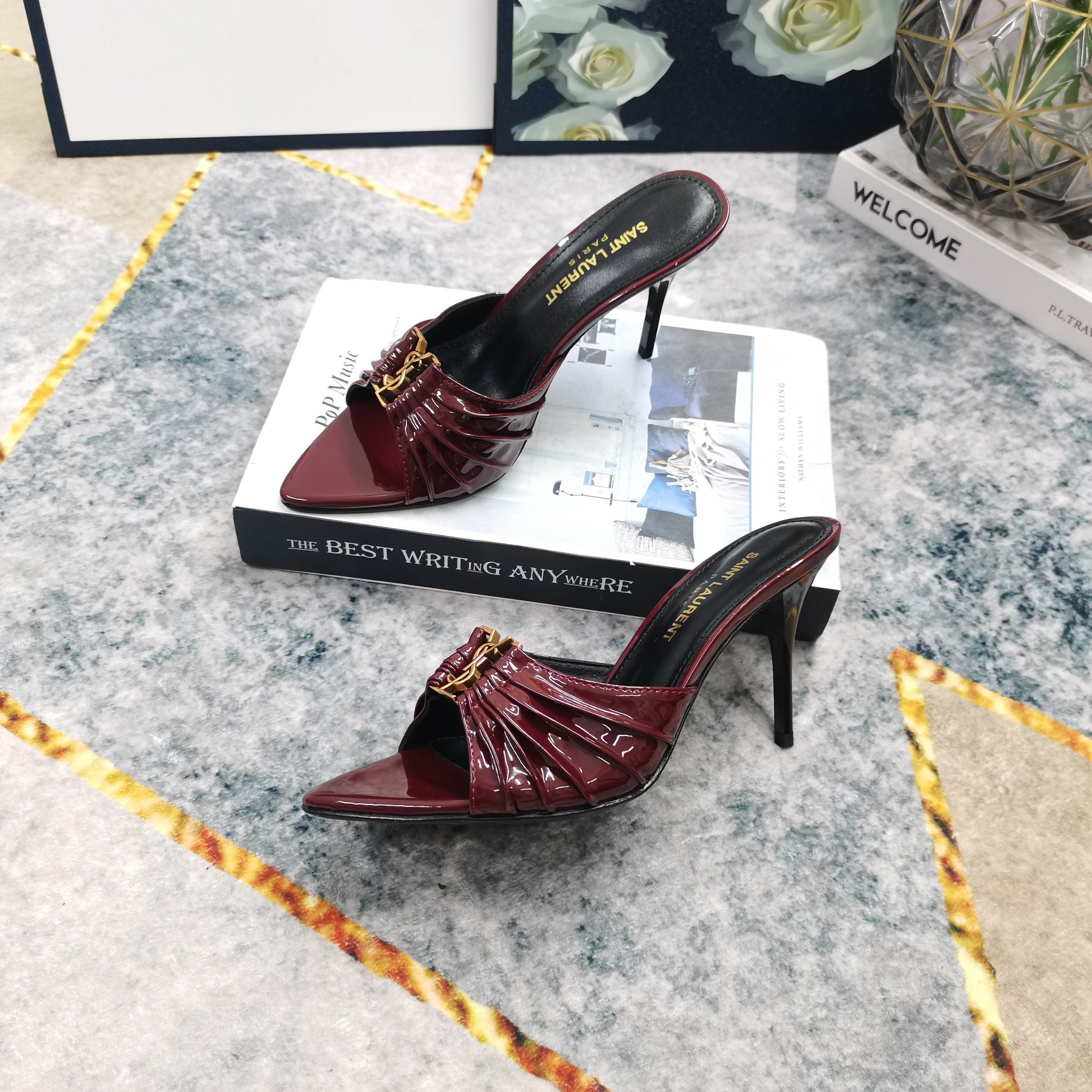 NO:407479,New colors - YSL letter logo buckle decorative slippers. Details are perfect. Floating sheepskin (fine texture) Italian black leather outsole. Extremely perfect replica. 1 imported burgundy patent leather. 2 footbed sheepskin. 3 soles. YB black leather outsole. 4Size35-41 (41 customized and non-return) 5Clour16 color in, high heels, saint laurent, high heels, slippers, sheepskin, Leather soles19860909新色上新—YSL字母logo扣装饰拖鞋 细节处理完美 垫脚羊皮（质感细腻） 意大利黑色真皮大底 极致完美复刻 1鞋面进口酒红色漆皮 2垫脚羊皮 3鞋底YB黑色真皮大底 4Size35-41（41订做不退换） 5Clour16色入,高跟鞋拖鞋,saint laurent,high heels,slippers,sheepskin,Leather soles,Women's Shoes