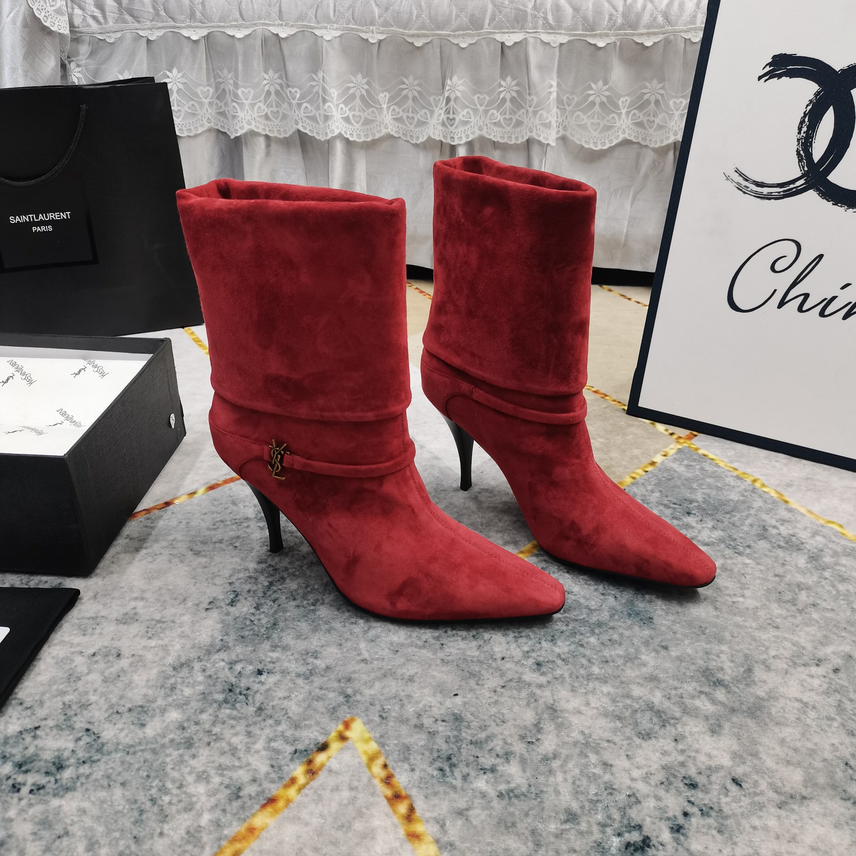 NO:439042,New color YS* logo letter decorative short boots logo buckle decoration super brand features imported fabric Yangjing/cowhide inner crystal sheepskin broadsole AAA grade Italian black leather sole Clour9 color Size35-41 (41 custom made without return), boots, boots, cowhide, sheepskin, sheep, Leather soles19860909新增新色YS*logo字母装饰短靴 logo饰扣装饰超显品牌特色 面料进口羊京/牛皮 内里水晶羊皮 大底AAA级意大利黑色真皮大底 Clour9色入 Size35-41(41定做不退换）,靴子,boots,cowhide,sheepskin,sheep,Leather soles,Women's Shoes