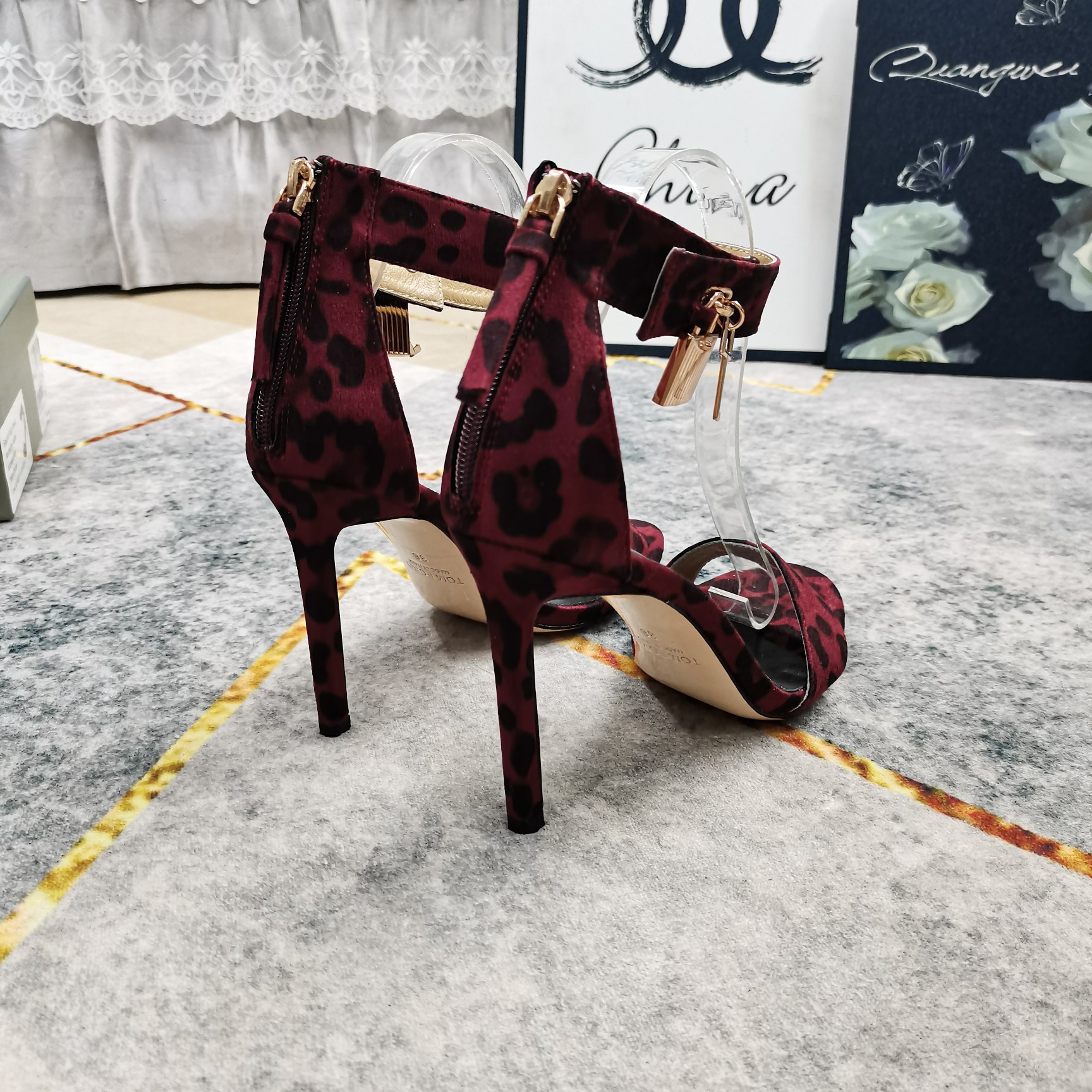 Title: TOM FORD New High-Run Shoes Summary: 25 new high-quality shoes with sheepskin, Italian leather, and perfect details in 8 colors. - 图片 6
