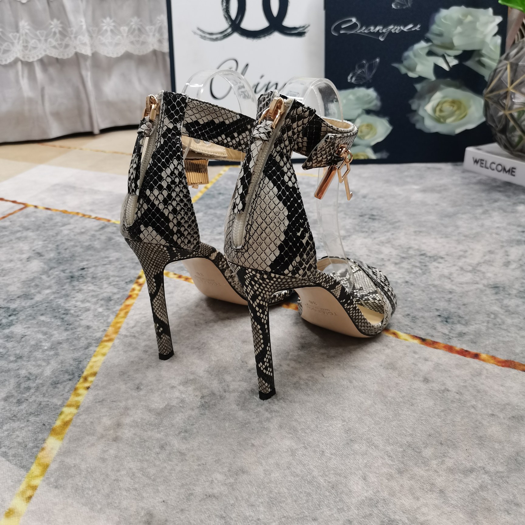 “New TOM FORD High-Run Sheepskin Locks and Zippers – Italian AAA Class Quality Shoes for Women” - 图片 6