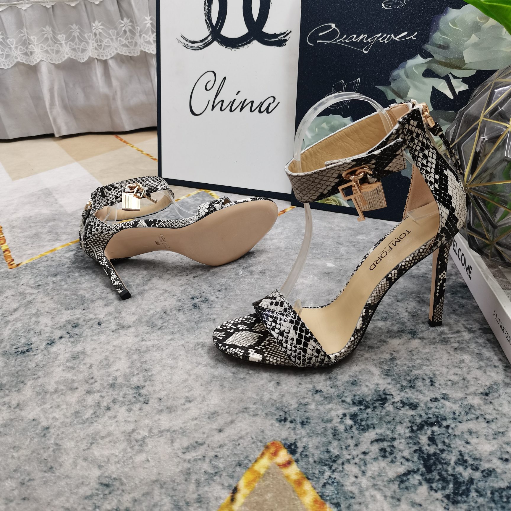 “New TOM FORD High-Run Sheepskin Locks and Zippers – Italian AAA Class Quality Shoes for Women” - 图片 3