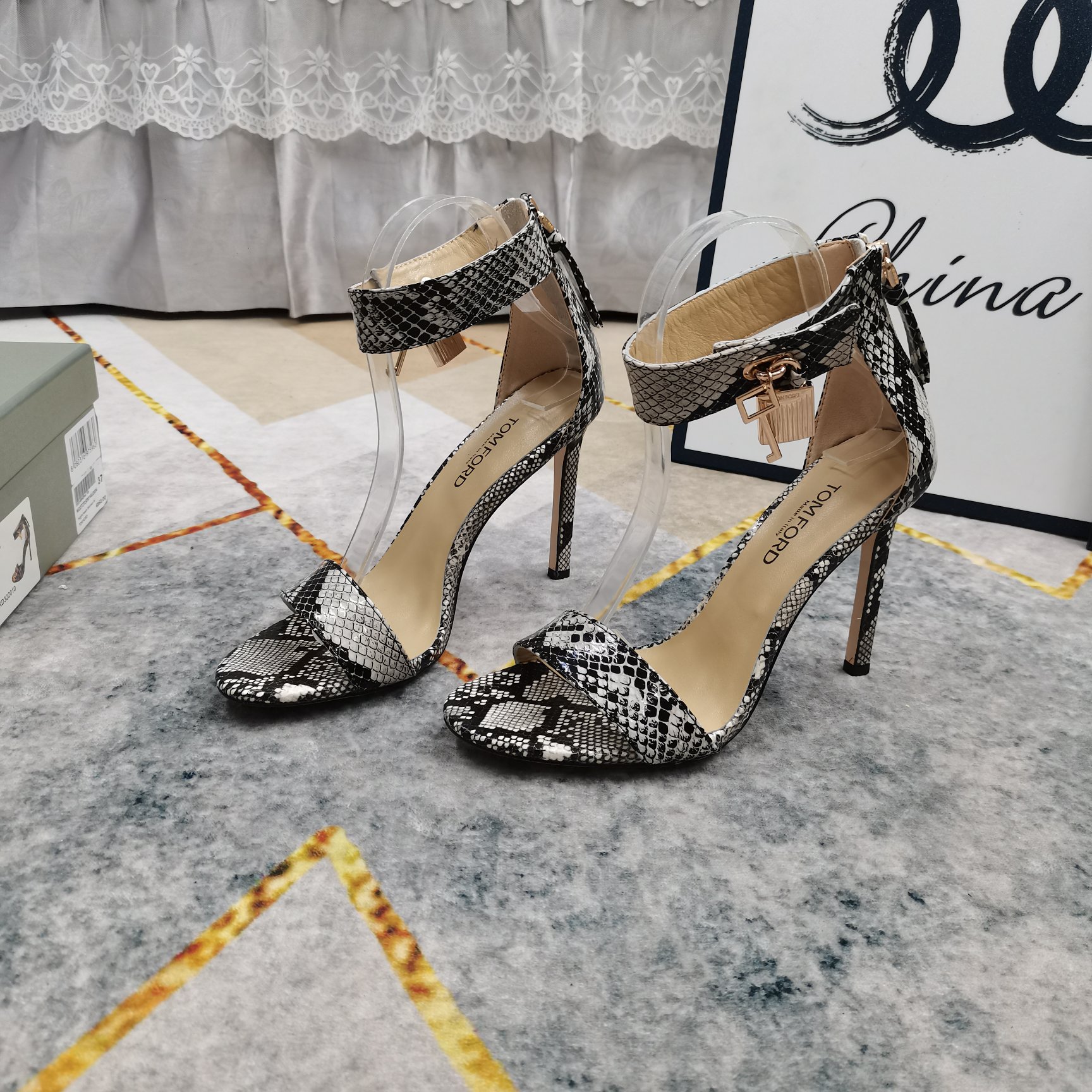 “New TOM FORD High-Run Sheepskin Locks and Zippers – Italian AAA Class Quality Shoes for Women” - 图片 4