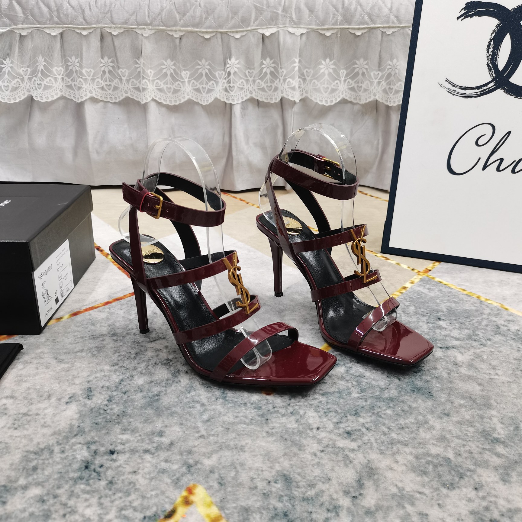 NO:485406,New 2025 new logo buckle decorative thin heel sandals, perfect details, footbed sheepskin (fine texture) AAA grade Italian black leather outsole, ultimate perfect replica 1 imported cowhide upper 2 imported sheepskin 3 soles YB black leather outsole 4Size35-41 (41 customized, non-return and exchange) 5 heels height 9cm 6Clour④ color, high heels, sandals, high heels, cowhide, sheepskin, Leather soles19860909上新2025新款logo饰扣装饰细跟凉鞋 细节处理完美 垫脚羊皮（质感细腻） AAA级意大利黑色真皮大底 极致完美复刻 1鞋面进口牛皮 2垫脚进口羊皮 3鞋底YB黑色真皮大底 4Size35-41（41订做不退换） 5跟高9cm 6Clour④色入,高跟鞋凉鞋,sandals,high heels,cowhide,sheepskin,Leather soles,Women's Shoes