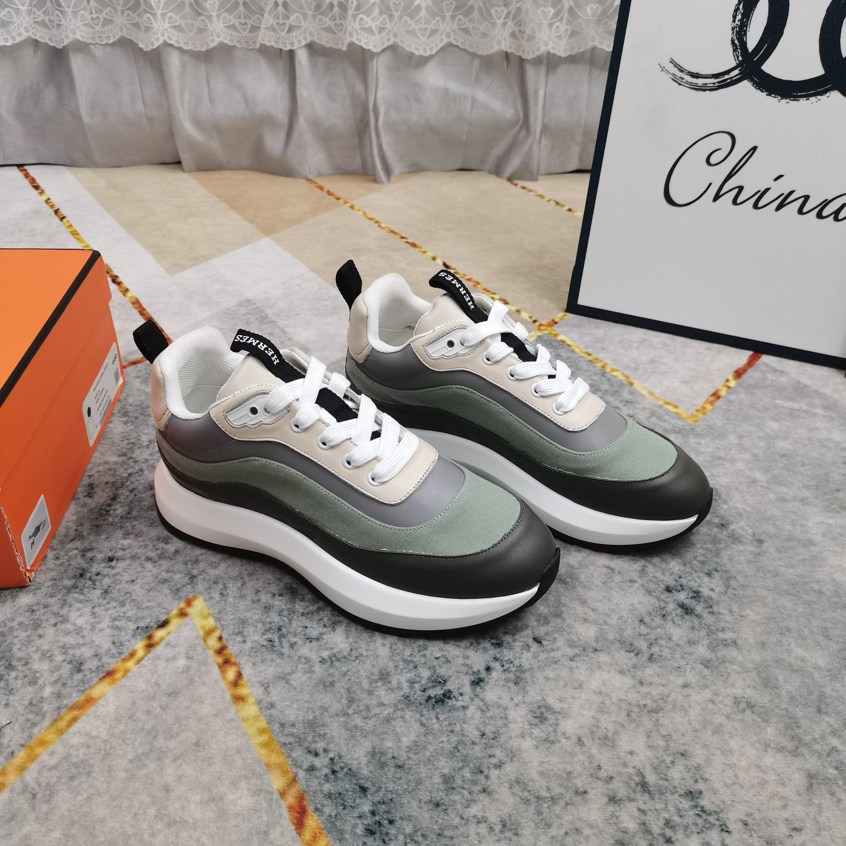 NO:485353,New color combination series casual shoes, heavy shipment, imported cowhide fabric splicing, ultra-light IP material (skinned with cotton feet) Heel height 3.5cm Size men 39-44 (45 customized), casual shoes/sports shoes, sneakers, cowhide19860909新色上新拼色系列休闲鞋 重磅出货 面料进口牛皮拼接 大底超轻IP材质（踩棉花脚感） 跟高3.5cm Size男39-44（45订做）,休闲鞋/运动鞋,sneakers,cowhide,Women's Shoes