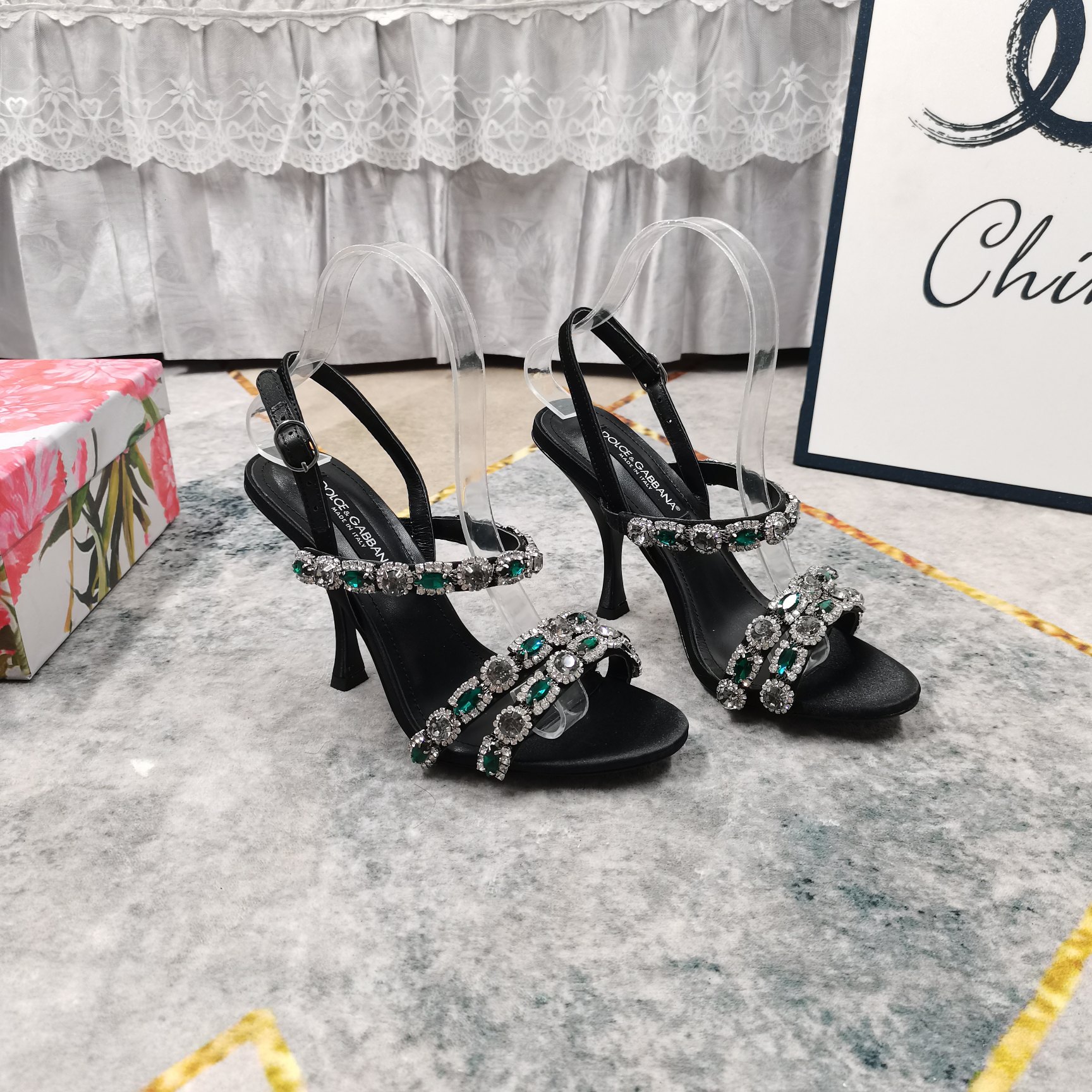 NO:711051,New top high version, colorful diamond decorated high heel sandals, AAA grade Italian black leather outsole, perfect detail processing, ultimate perfect reproduction 1 upper imported silk 2 foot pads imported sheepskin 3 sole AAA grade original black leather outsole 4 heel height 10cm 5Clour⑤ color 6Size34-43 (34 41 42 43 custom-made and non-returnable), high-heeled sandals, sandals, high  heels,sheepskin,real silk,Leather soles19860909上新顶级高版本 彩钻装饰高跟凉鞋 AAA级意大利黑色真皮大底 细节处理完美 极致完美复刻 1鞋面进口真丝 2垫脚进口羊皮 3鞋底AAA级原版黑色真皮大底 4跟高10cm 5Clour⑤色入 6Size34-43（34 41 42 43订做不退换）,高跟鞋凉鞋,sandals,high heels,sheepskin,real silk,Leather soles,Women's Shoes