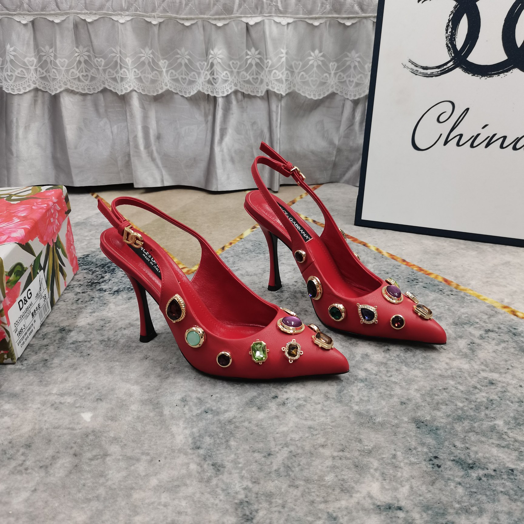 NO:711043,New - DG·Top high version Official W synchronized new pure handmade rhinestone high-heeled sandals, perfect details processing, foot pad sheepskin (fine texture) AAA YB consistent Italian black leather outsole, the ultimate perfect replica 1 upper imported cowhide + pure handmade rhinestones 2 foot pad sheepskin 3 sole AAA grade original consistent genuine leather outsole 4 heel height 11cm 5Clour⑤ color 6Size34-43 (34 41  42 43 Customized (no return or exchange), high heels sandals, sandals, high heels, cowhide, sheepskin, Leather soles19860909上新-DG·顶级高版本 官W同步新款纯手工水钻高跟凉鞋 细节处理完美 垫脚羊皮（质感细腻） AAA级YB一致意大利黑色真皮大底 极致完美复刻 1鞋面进口牛皮+纯手工水钻 2垫脚羊皮 3鞋底AAA级原版一致真皮大底 4跟高11cm 5Clour⑤色入 6Size34-43（34 41 42 43订做不退换）,高跟鞋凉鞋,sandals,high heels,cowhide,sheepskin,Leather soles,Women's Shoes