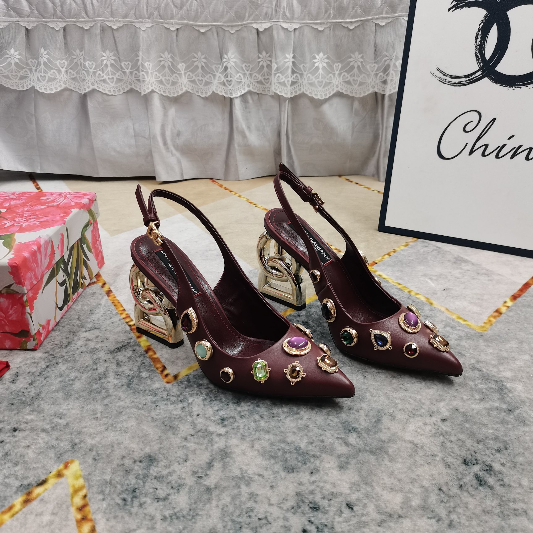 NO:711007,New - top high version, new pure handmade rhinestone logo heel sandals, perfect details processing, stepping sheepskin (fine texture), AAA grade Italian black leather outsole, the ultimate perfect replica 1 upper imported cowhide + pure handmade rhinestones 2 stepping sheepskin 3 sole AAA grade black leather outsole 4 heel height 11cm 5Clour⑤ color 6Size34-43 (34 41 42  43 (custom-made, non-refundable), high-heeled sandals, sandals, high heels, cowhide, sheepskin, Leather soles19860909上新-顶级高版本 新款纯手工水钻logo跟凉鞋 细节处理完美 垫脚羊皮（质感细腻） AAA级意大利黑色真皮大底 极致完美复刻 1鞋面进口牛皮+纯手工水钻 2垫脚羊皮 3鞋底AAA级黑色真皮大底 4跟高11cm 5Clour⑤色入 6Size34-43（34 41 42 43订做不退换）,高跟鞋凉鞋,sandals,high heels,cowhide,sheepskin,Leather soles,Women's Shoes