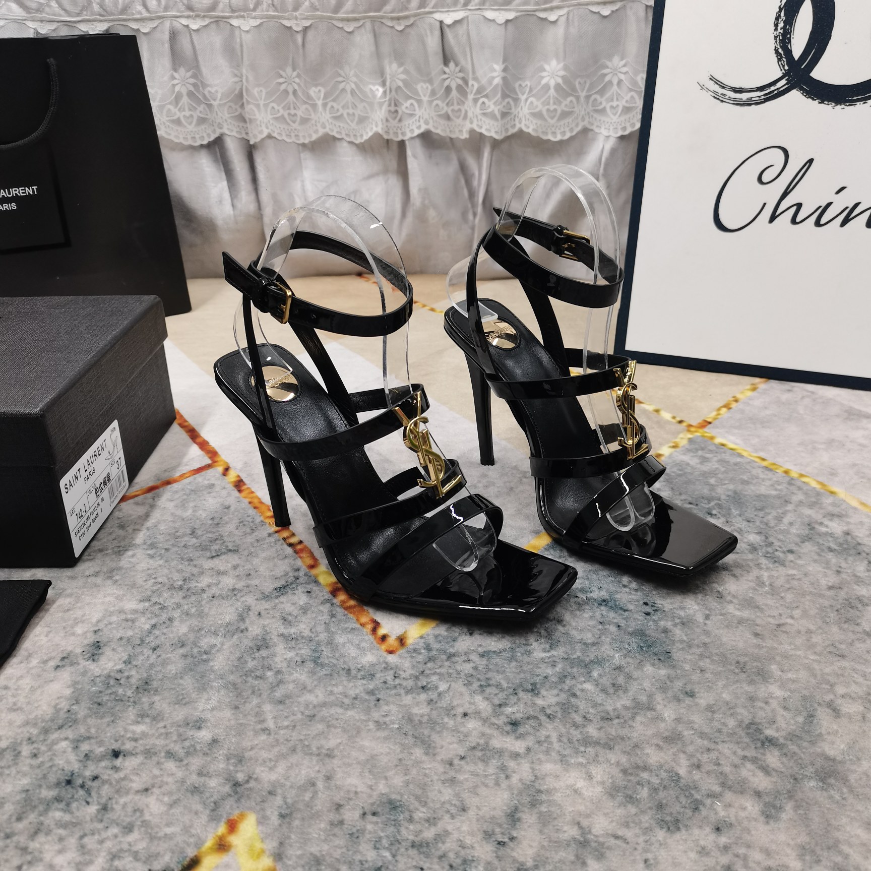 NO:780167,New - top high version New stiletto sandals with logo buckles, perfect details processing, foot pad sheepskin (fine texture) AAA grade Italian black leather outsole, the ultimate perfect replica 1 upper imported cowhide 2 foot pad imported sheepskin 3 sole YB black leather outsole 4Size35-41 (41 customized, non-returnable) 5 heels 9cm 6Clour⑤ color, high heels, sandals, high  heels,cowhide,sheepskin,Leather soles19860909上新--顶级高版本 新款logo饰扣装饰细跟凉鞋 细节处理完美 垫脚羊皮（质感细腻） AAA级意大利黑色真皮大底 极致完美复刻 1鞋面进口牛皮 2垫脚进口羊皮 3鞋底YB黑色真皮大底 4Size35-41（41订做不退换） 5跟高9cm 6Clour⑤色入,高跟鞋,sandals,high heels,cowhide,sheepskin,Leather soles,Women's Shoes