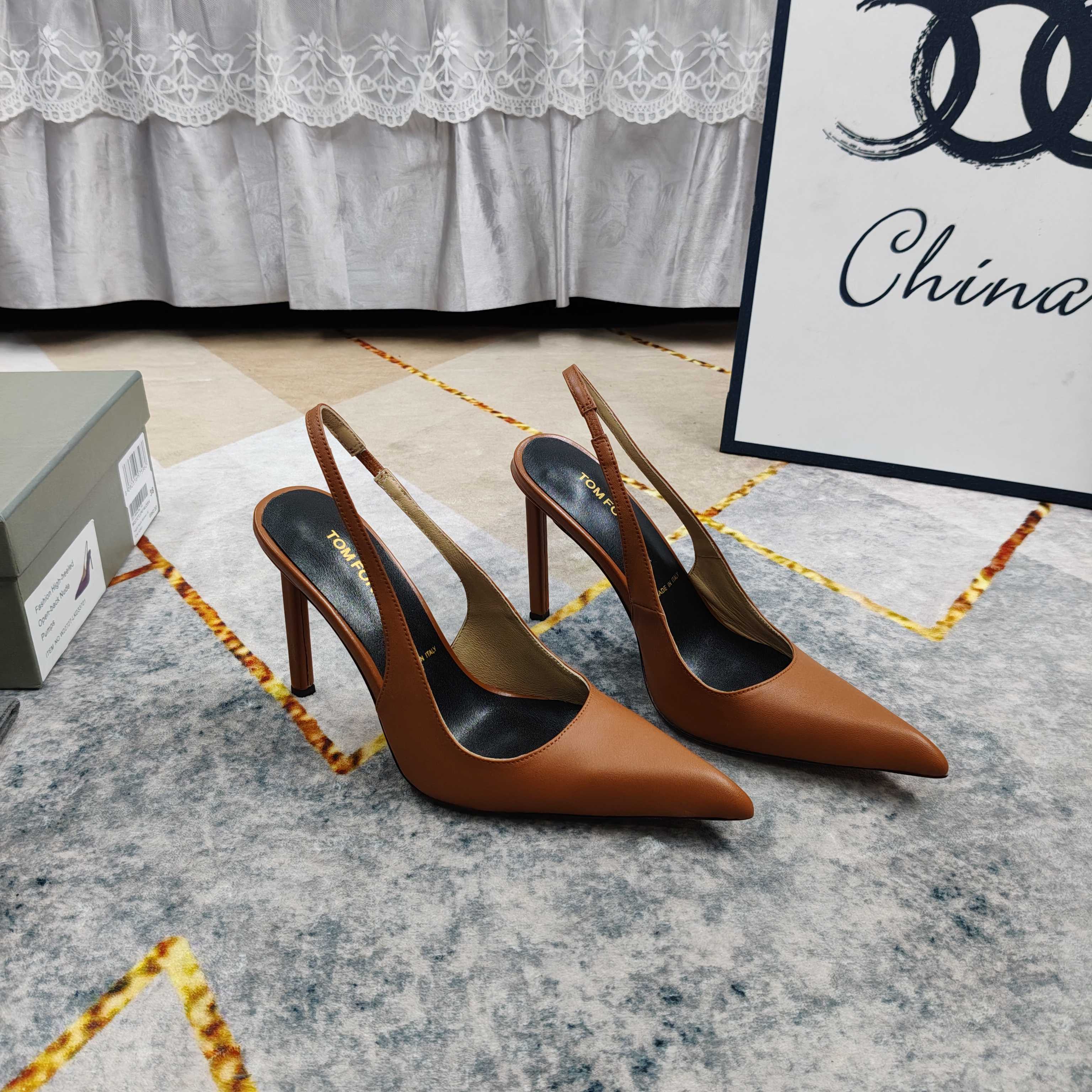 NO:780156,New - top high version official W synchronized new hollow high-heeled cap-toe sandals, perfect details processing, foot pad sheepskin (fine texture) AAA grade YB Italian leather outsole, the ultimate perfect replica 1 upper imported cowhide/silk 2 foot pad sheepskin 3 sole AAA grade YB leather outsole 4 heel height 10.5cm 5Clour①① color 6Size34-43 (34 41 42  43 (custom-made, non-refundable), high heels, sandals, high heels, cowhide, sheepskin, real silk, Leather soles19860909上新-顶级高版本 官W同步新款后空高跟包头凉鞋 细节处理完美 垫脚羊皮（质感细腻） AAA级YB意大利真皮大底 极致完美复刻 1鞋面进口牛皮/真丝 2垫脚羊皮 3鞋底AAA级YB真皮大底 4跟高10.5cm 5Clour①①色入 6Size34-43（34 41 42 43订做不退换）,高跟鞋,sandals,high heels,cowhide,sheepskin,real silk,Leather soles,Women's Shoes