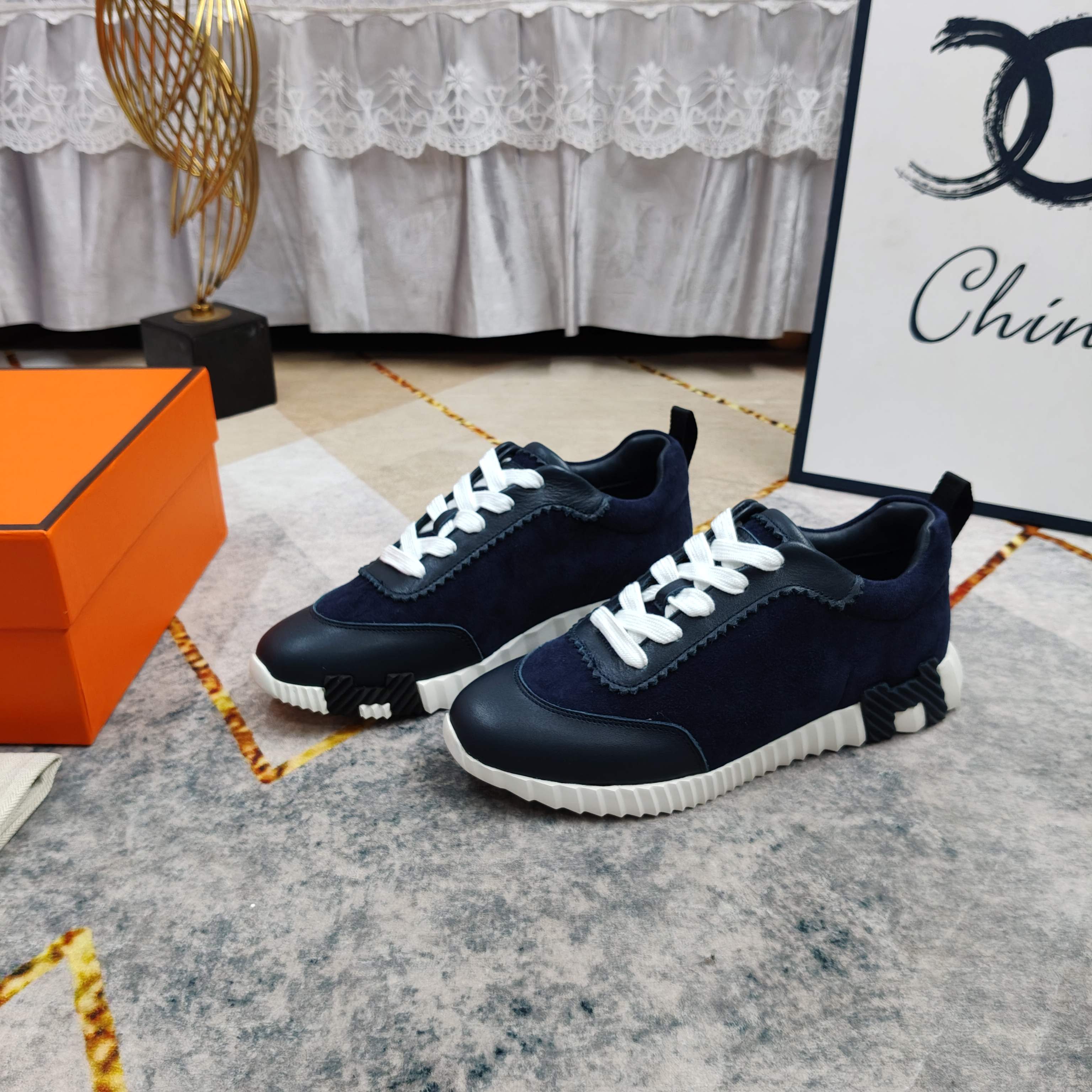 NO:780162,New colors for men and women - HERMES low-cut casual shoes. Fabric imported cowhide stitching. Outsole ultra-light IP material (feeling like cotton). Heel height 3.5cm. Size female 35-41 (41 customized) male 39-44 (45 customized), casual shoes/sports shoes, hermes, sneakers, cowhide, sheep.19860909男女 新配色出货—HERMES·低帮休闲鞋 面料进口牛皮拼接羊京 大底超轻IP材质（踩棉花脚感） 跟高3.5cm Size女35-41（41订做）男39-44（45订做）,休闲鞋/运动鞋,hermes,sneakers,cowhide,sheep,Women's Shoes