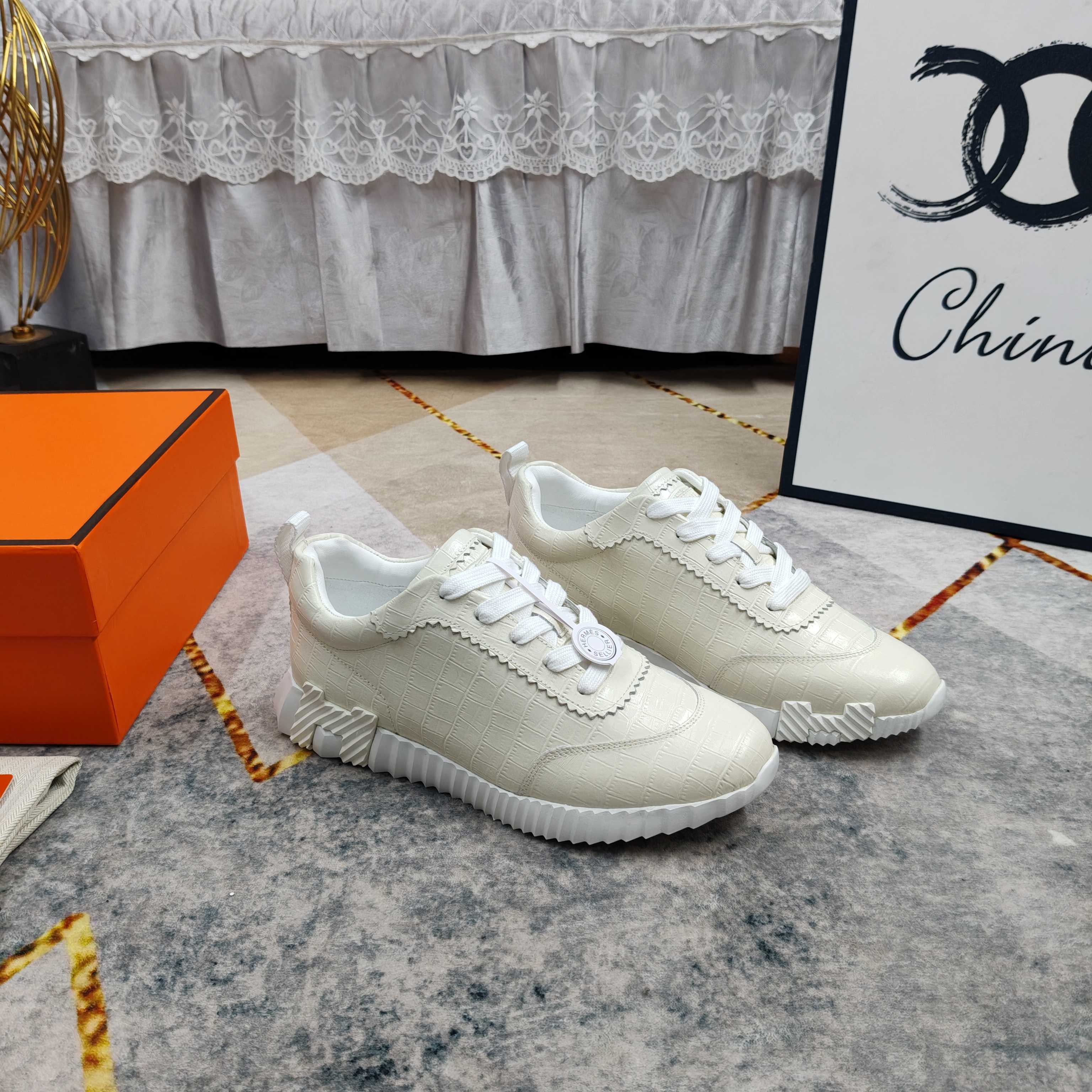 NO:780168,Men and women, new colors shipped - HERMES low-top casual shoes, imported cowhide material, outsole ultra-light IP material (cotton foot feel), heel height 3.5cm, size female 35-41 (41 customized) male 39-44 (45 customized), casual shoes/sports shoes, hermes, sneakers, cowhide19860909男女 新配色出货—HERMES·低帮休闲鞋 面料进口牛皮 大底超轻IP材质（踩棉花脚感） 跟高3.5cm Size女35-41（41订做）男39-44（45订做）,休闲鞋/运动鞋,hermes,sneakers,cowhide,Women's Shoes