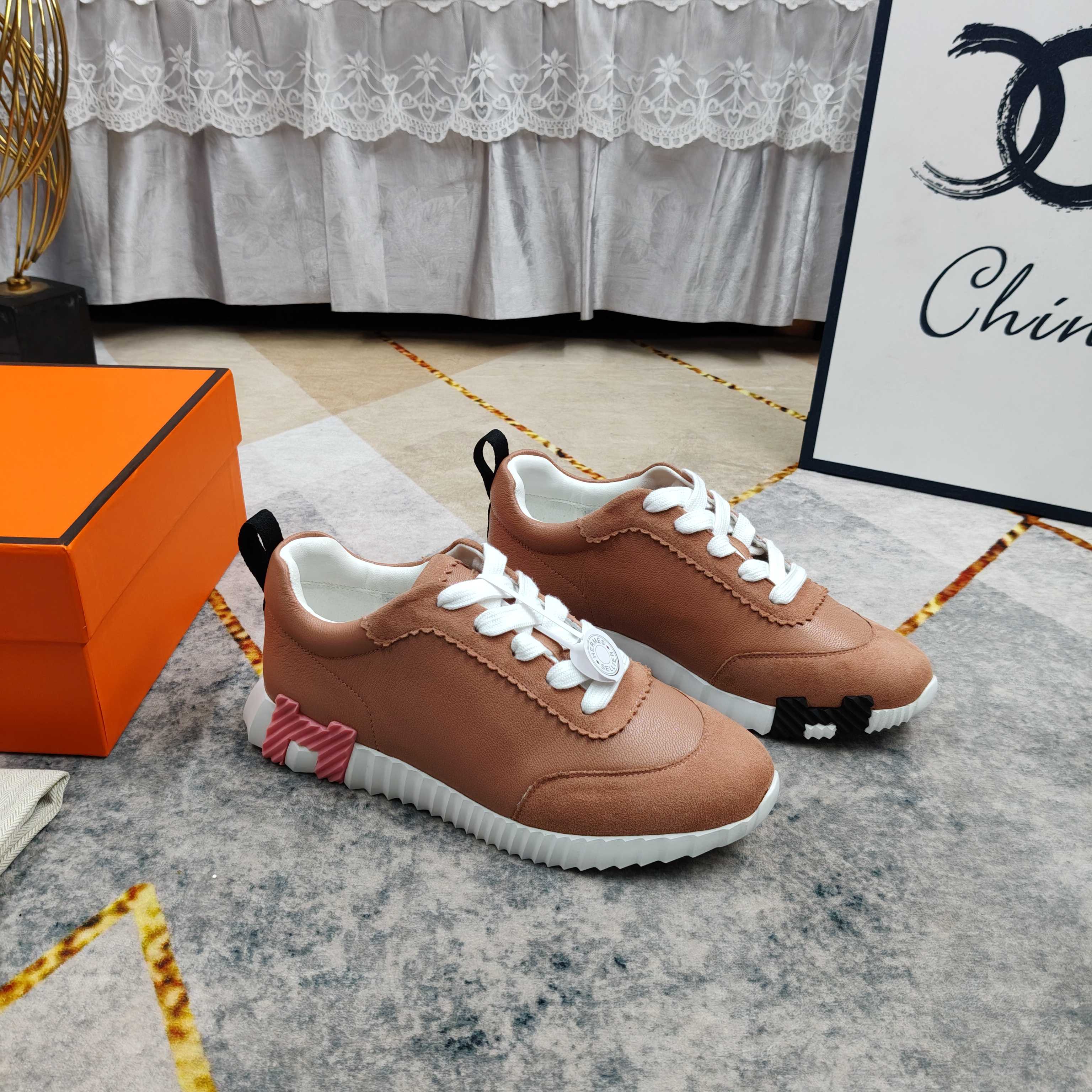 NO:780157,Men's and women's (colorful cowhide) New colors shipped - HERMES low-top casual shoes Fabric imported color cowhide series Outsole ultra-light IP material (cotton foot feel) Heel height 3.5cm Size women 35-41 (customized 41) men 39-44 (customized 45), casual shoes/sports shoes, hermes, sneakers, cowhide19860909男女（彩色牛皮） 新配色出货—HERMES·低帮休闲鞋 面料进口彩色牛皮系列 大底超轻IP材质（踩棉花脚感） 跟高3.5cm Size女35-41（41订做）男39-44（45订做）,休闲鞋/运动鞋,hermes,sneakers,cowhide,Women's Shoes