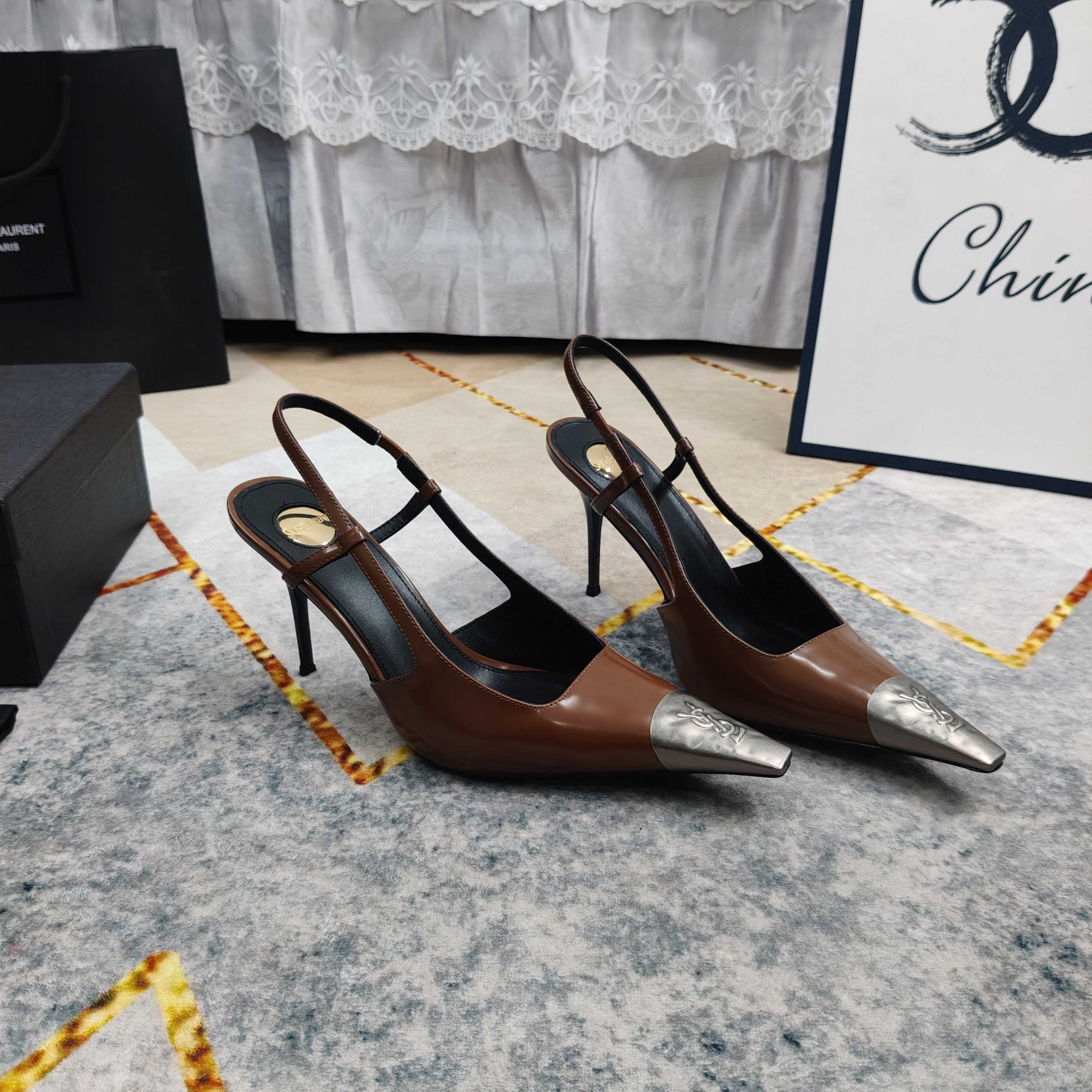 NO:789503,New - top high version. New high-heeled sandals with logo silver iron buckle. Perfect details. Sheepskin on the feet (fine texture). Italian black leather outsole. Extremely perfect replica. 1. Imported open-edge beaded cowhide for the upper. 2. Imported sheepskin for the feet. 3. YB black leather outsole for the sole. 4Size34-43 (34, 41, 42, 43, custom-made, non-refundable). 5. Heel height: 10.5cm  6Clour⑤,high heels,sandals,high heels,cowhide,sheepskin,Leather soles19860909上新—顶级高版本 新款logo银铁扣装饰高跟凉鞋 细节处理完美 垫脚羊皮（质感细腻） 意大利黑色真皮大底 极致完美复刻 1鞋面进口开边珠牛皮 2垫脚进口羊皮 3鞋底YB黑色真皮大底 4Size34-43（34 41 42 43订做不退换） 5跟高10.5cm 6Clour⑤色入,高跟鞋,sandals,high heels,cowhide,sheepskin,Leather soles,Women's Shoes