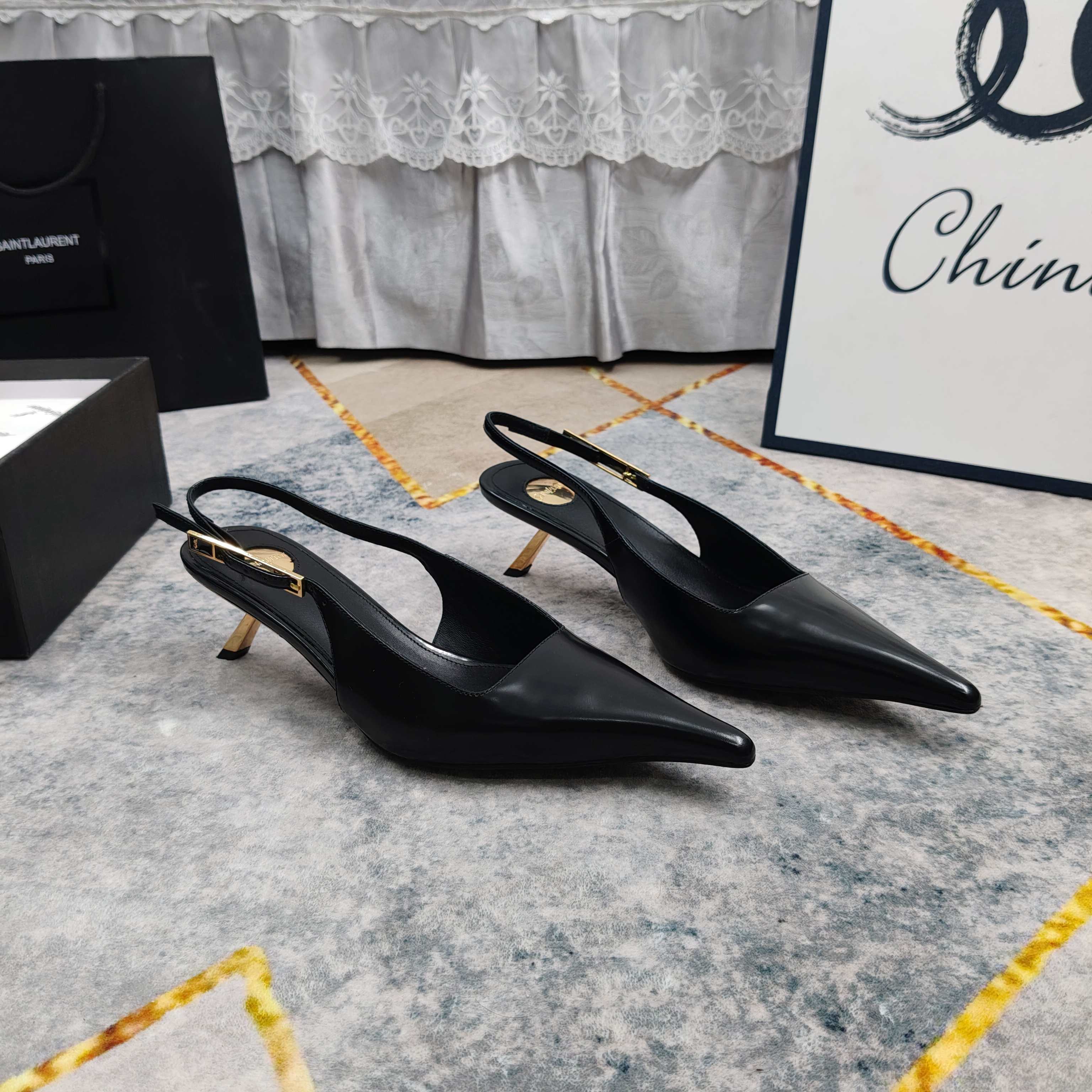 NO:789520,New - top high version, new mid-heeled cap-toe sandals, perfect detail processing, foot pad sheepskin (fine texture), Italian black leather outsole, the ultimate perfect replica 1 upper imported open-edge beaded cowhide 2 foot pad imported sheepskin 3 sole YB black leather outsole 4Size34-43 (34 41 42 43 custom-made and non-returnable) 5Clour ⑤ color, high heels, sandals, high  heels,cowhide,sheepskin,Leather soles19860909上新—顶级高版本 新款中跟包头凉鞋 细节处理完美 垫脚羊皮（质感细腻） 意大利黑色真皮大底 极致完美复刻 1鞋面进口开边珠牛皮 2垫脚进口羊皮 3鞋底YB黑色真皮大底 4Size34-43（34 41 42 43订做不退换） 5Clour⑤色入,高跟鞋,sandals,high heels,cowhide,sheepskin,Leather soles,Women's Shoes