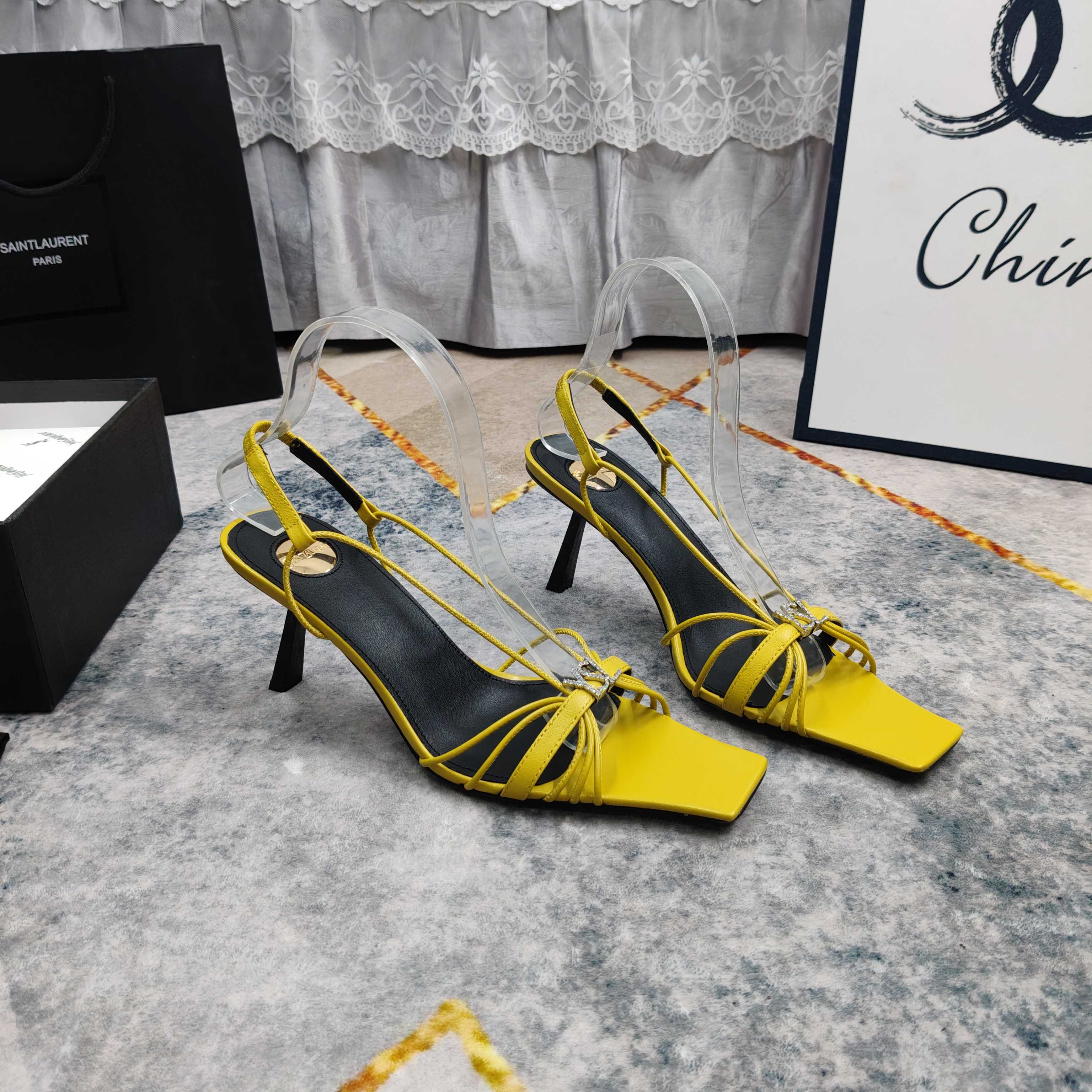 NO:789526,New - top high version mid-heeled sandals decorated with rhinestone letter buckles, perfect detail processing, foot pad sheepskin (fine texture), Italian black leather outsole, the ultimate perfect replica 1 upper imported cowhide 2 foot pad imported sheepskin 3 sole YB black leather outsole 4Size34-43 (34 41 42 43 custom-made and non-returnable) 5 Heel height 6.5cm  6Clour⑥color,high heels,sandals,high heels,cowhide,sheepskin,Leather soles19860909上新—顶级高版本 水钻字母扣装饰中跟凉鞋 细节处理完美 垫脚羊皮（质感细腻） 意大利黑色真皮大底 极致完美复刻 1鞋面进口牛皮 2垫脚进口羊皮 3鞋底YB黑色真皮大底 4Size34-43（34 41 42 43订做不退换） 5跟高6.5cm 6Clour⑥色入,高跟鞋,sandals,high heels,cowhide,sheepskin,Leather soles,Women's Shoes