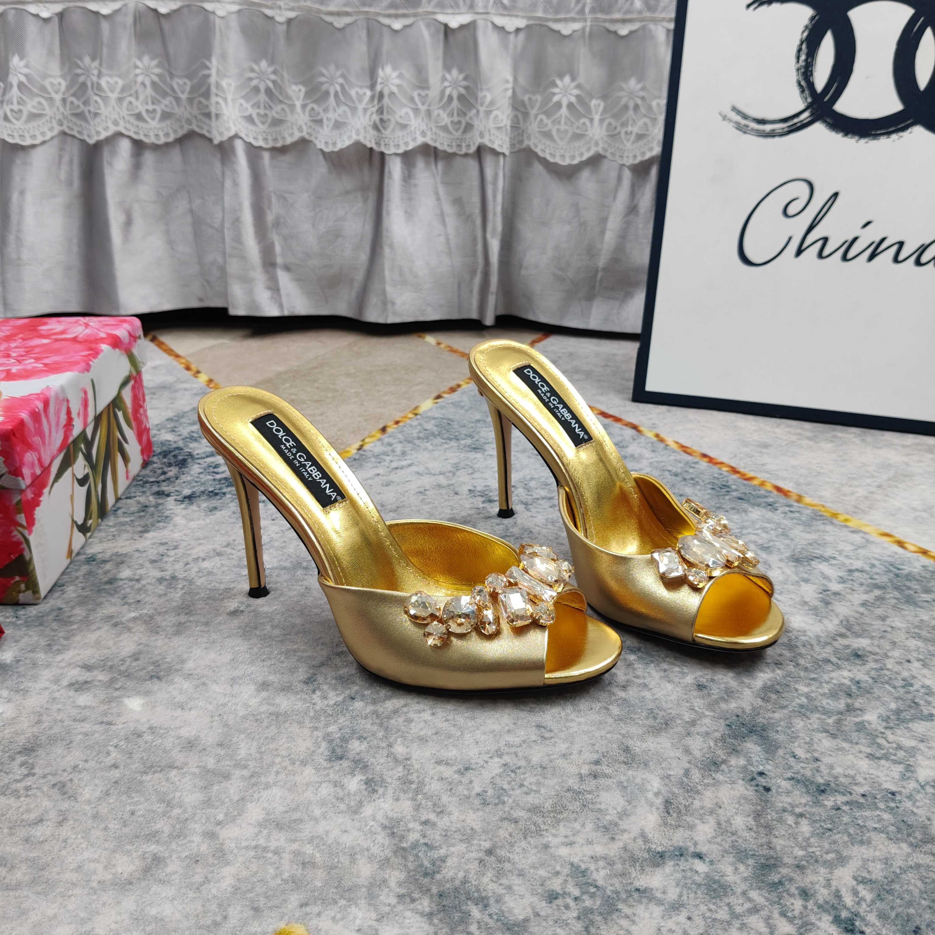 NO:789495,New - top high version stiletto slippers decorated with rhinestone buckles, AAA grade Italian leather outsole, perfect detail processing, extremely perfect reproduction 1 imported cowhide for the upper 2 imported sheepskin for the feet 3 AAA original genuine leather outsole for the sole 4 heel height 11cm 5Clour ⑥ color 6Size34-43 (34 41 42 43 custom-made and non-refundable), high heels, high  heels,slippers,cowhide,sheepskin,Leather soles19860909上新—顶级高版本 水钻饰扣装饰细高跟拖鞋 AAA级意大利真皮大底 细节处理完美 极致完美复刻 1鞋面进口牛皮 2垫脚进口羊皮 3鞋底AAA级原版真皮大底 4跟高11cm 5Clour⑥色入 6Size34-43（34 41 42 43订做不退换）,高跟鞋,high heels,slippers,cowhide,sheepskin,Leather soles,Women's Shoes
