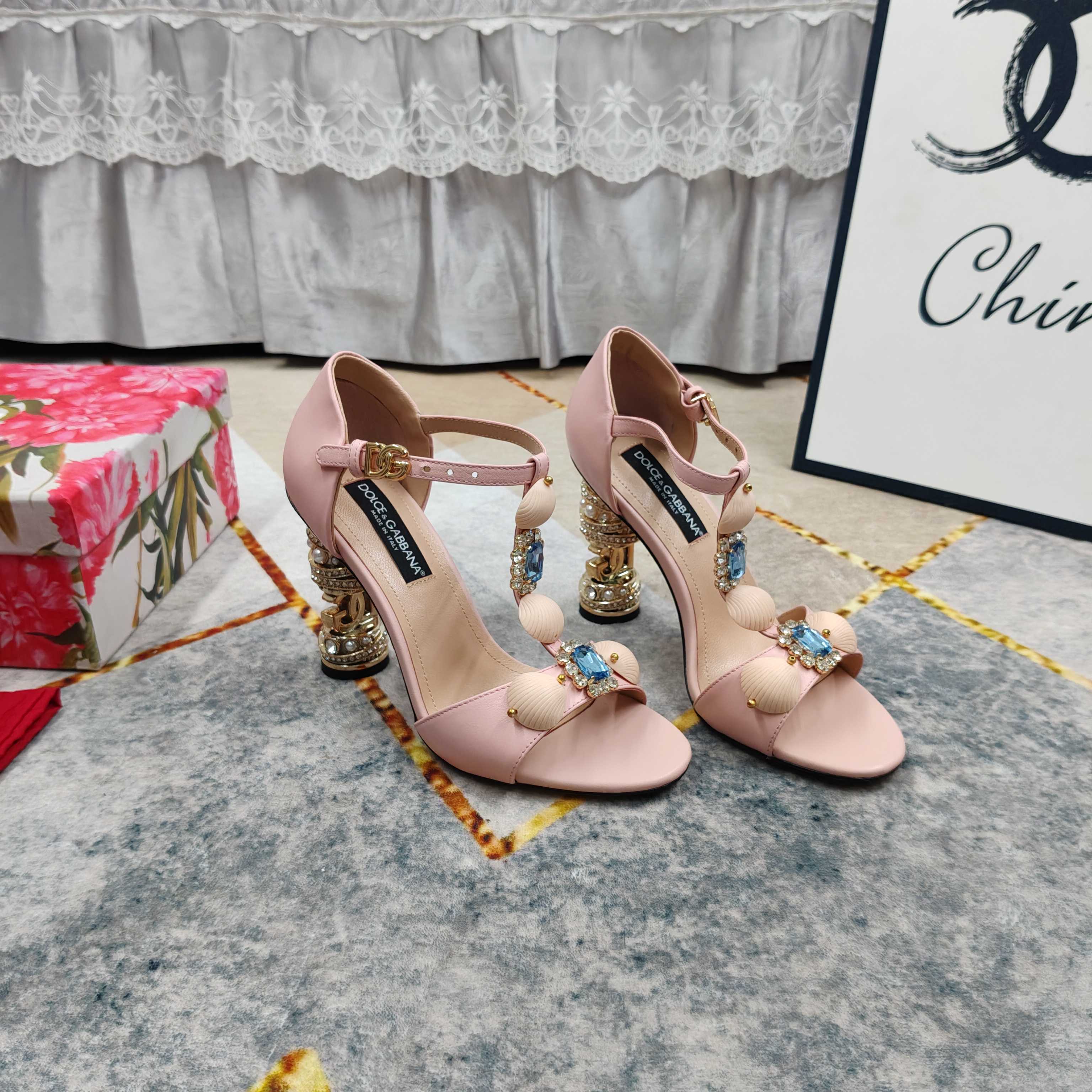 NO:789483,New - top high version 2026 new rhinestone and shell decorated high-heeled sandals, perfect details processing, foot pad sheepskin (fine texture), Italian genuine leather outsole 1 upper imported cowhide 2 foot pad imported sheepskin 3 sole AAA grade genuine leather outsole 4Size34-43 (34 41 42 43 custom-made and non-returnable) 5 Heel height 11cm  6Clour⑥color,high heels,sandals,high heels,cowhide,sheepskin,Leather soles19860909上新-顶级高版本 2026新款水钻跟贝壳装饰高跟凉鞋 细节处理完美 垫脚羊皮（质感细腻） 意大利真皮大底 1鞋面进口牛皮 2垫脚进口羊皮 3鞋底AAA级真皮大底 4Size34-43（34 41 42 43订做不退换） 5跟高11cm 6Clour⑥色入,高跟鞋,sandals,high heels,cowhide,sheepskin,Leather soles,Women's Shoes