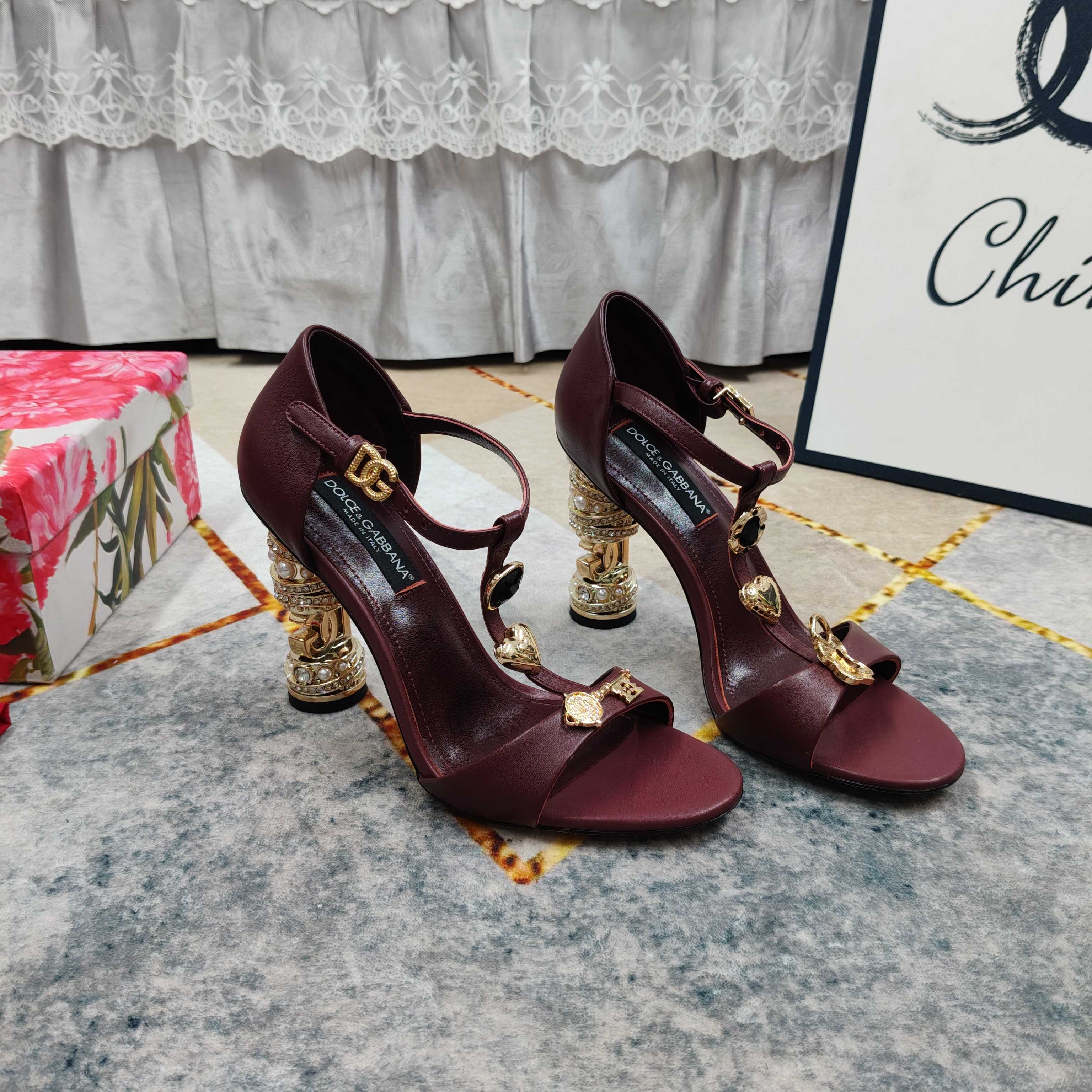 NO:789485,New - top high version 2026 new high-heeled sandals with rhinestone heel buckle decoration, perfect details processing, foot pad sheepskin (fine texture), Italian genuine leather outsole 1 upper imported cowhide 2 foot pad imported sheepskin 3 sole AAA grade genuine leather outsole 4Size34-43 (34 41 42 43 custom-made and non-refundable) 5 Heel height 11cm  6Clour⑥color,high heels,sandals,high heels,cowhide,sheepskin,Leather soles19860909上新-顶级高版本 2026新款水钻跟饰扣装饰高跟凉鞋 细节处理完美 垫脚羊皮（质感细腻） 意大利真皮大底 1鞋面进口牛皮 2垫脚进口羊皮 3鞋底AAA级真皮大底 4Size34-43（34 41 42 43订做不退换） 5跟高11cm 6Clour⑥色入,高跟鞋,sandals,high heels,cowhide,sheepskin,Leather soles,Women's Shoes