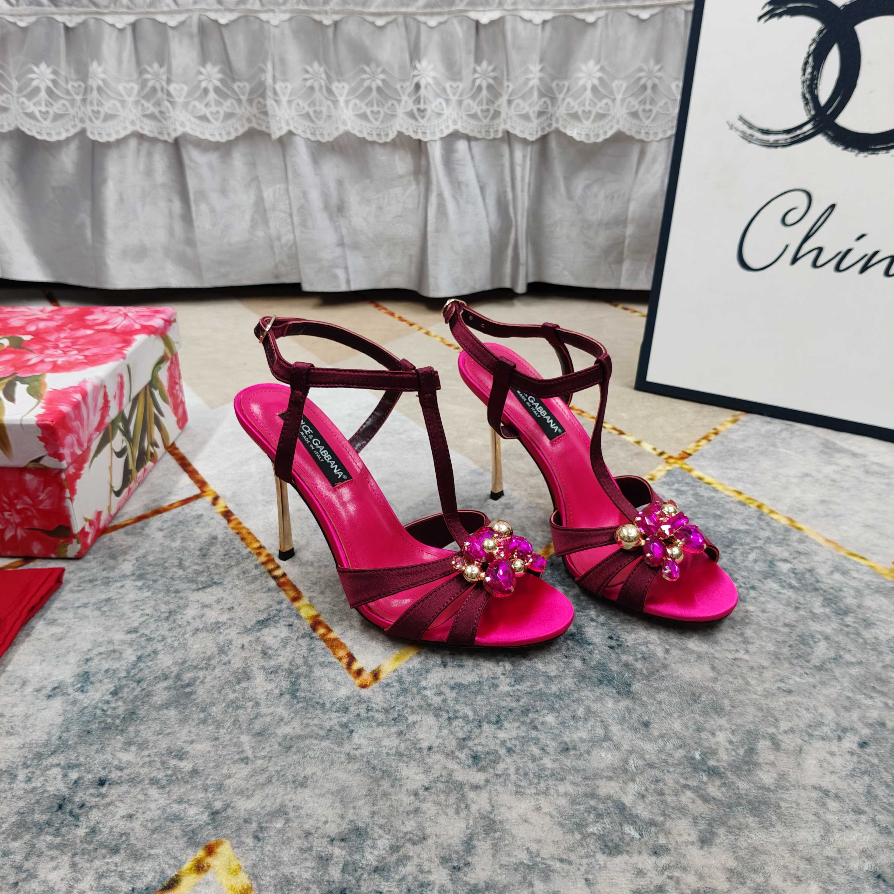 NO:789496,New - top high version 2026 official W synchronized new color diamond decorated high-heeled sandals, perfect detail processing, foot pad sheepskin (fine texture), extremely perfect replica 1 upper imported silk 2 foot pad sheepskin 3 sole AAA grade genuine leather outsole 4 heel height 10.5cm 5Clour④ color 6Size34-43 (34 41 42  43 (custom-made, non-refundable), high heels, sandals, high heels, sheepskin, real silk, Leather soles19860909上新-顶级高版本 2026官W同步新款彩钻装饰高跟凉鞋 细节处理完美 垫脚羊皮（质感细腻） 极致完美复刻 1鞋面进口真丝 2垫脚羊皮 3鞋底AAA级真皮大底 4跟高10.5cm 5Clour④色入 6Size34-43（34 41 42 43订做不退换）,高跟鞋,sandals,high heels,sheepskin,real silk,Leather soles,Women's Shoes