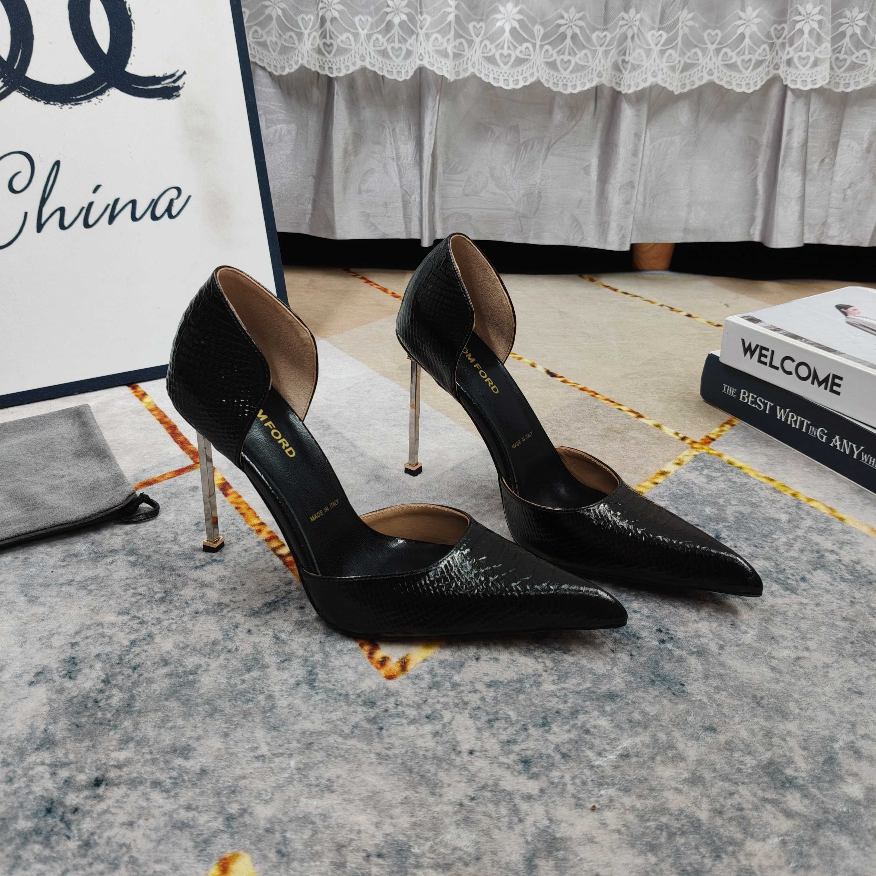 Tom Ford Black Pointed-Toe Pumps