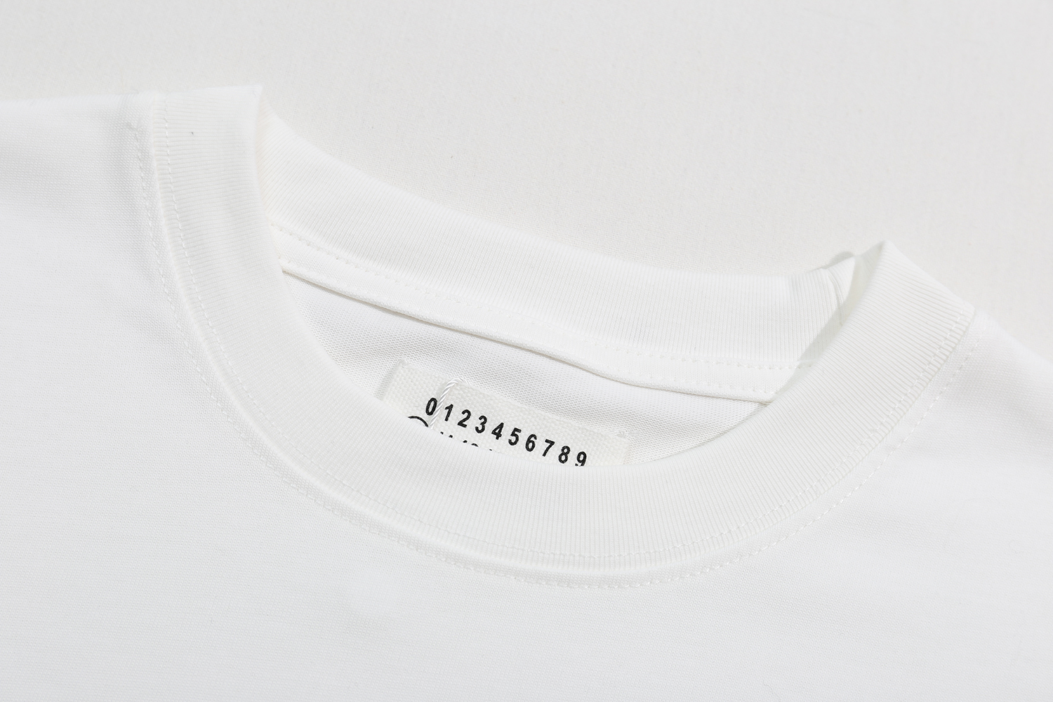 高版本MaisonMargiela/马吉拉 马赛克数字印花短袖