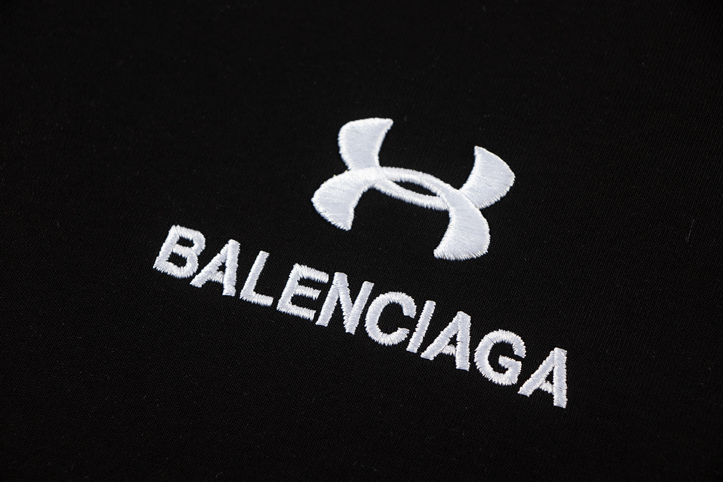 高版本BALENCIAGA/巴黎世家 x安德玛联名款重工刺绣字母短袖T恤 前后刺绣