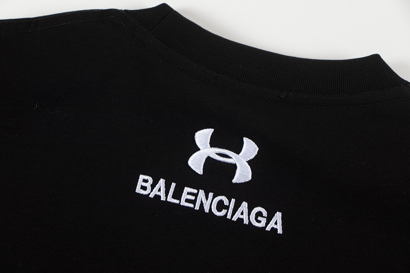 高版本BALENCIAGA/巴黎世家 x安德玛联名款重工刺绣字母短袖T恤 前后刺绣