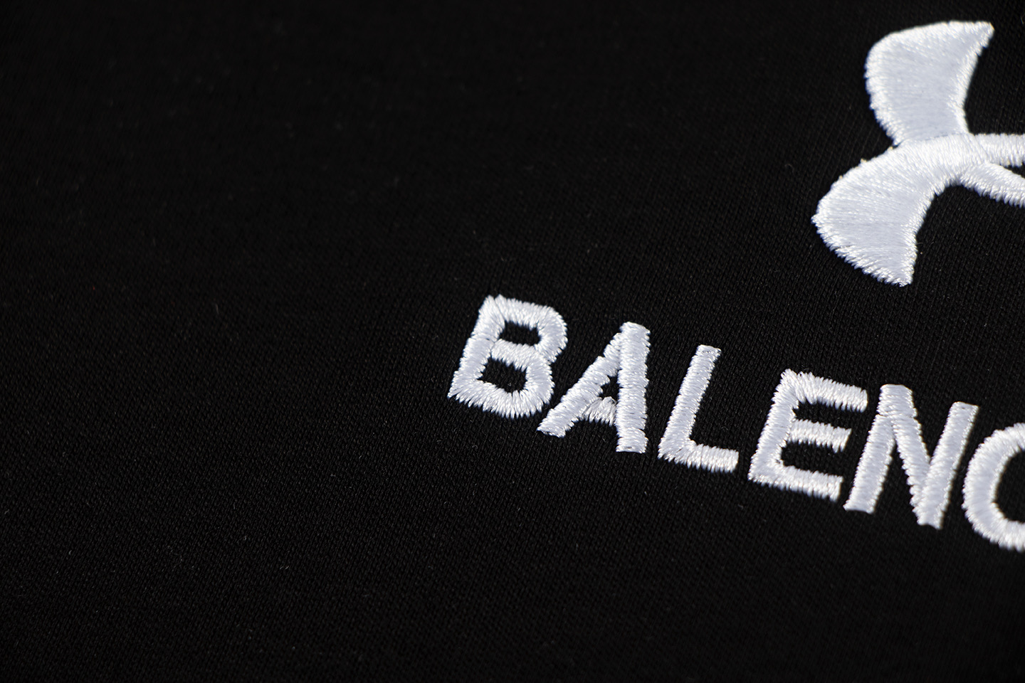 高版本BALENCIAGA/巴黎世家 x安德玛联名款重工刺绣字母短袖T恤 前后刺绣