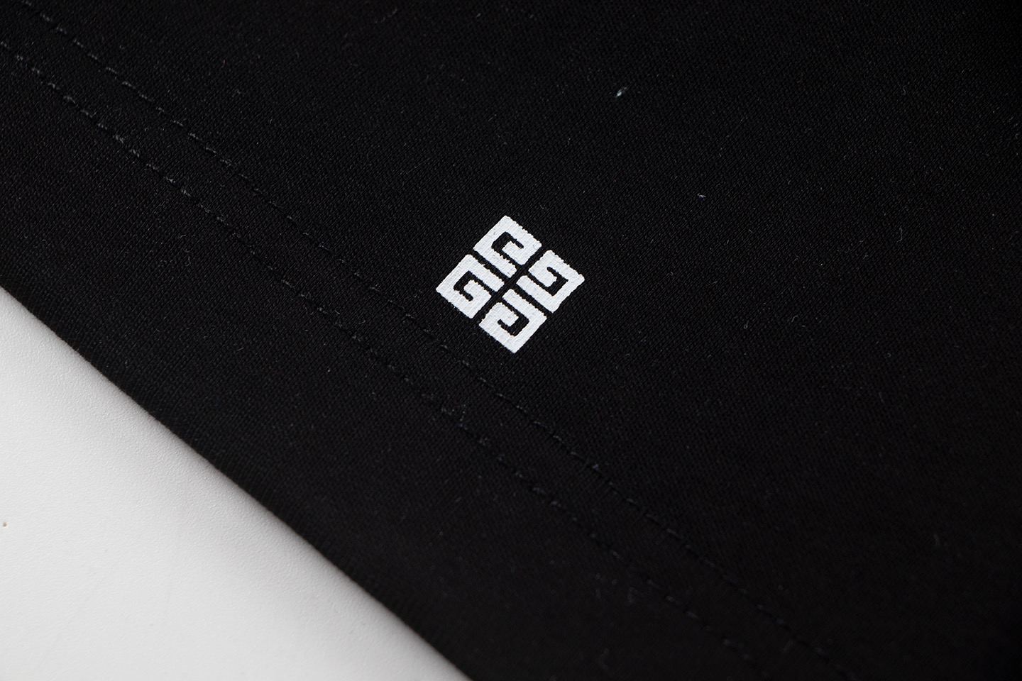 高版本Givenchy/纪梵希 错位字母印花短袖T恤