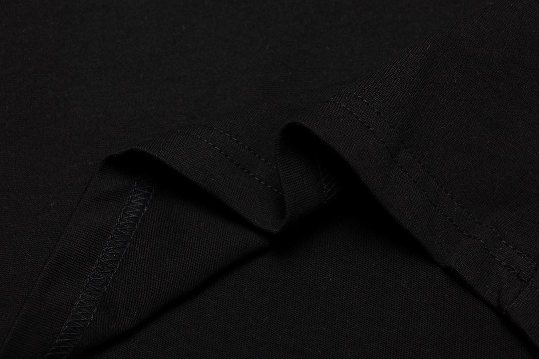高版本Givenchy/纪梵希 错位字母印花短袖T恤