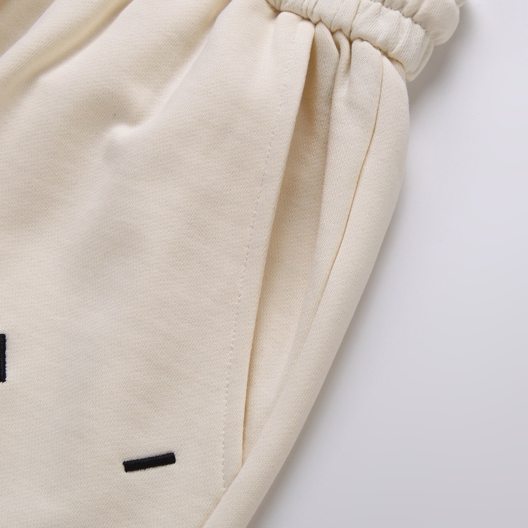 高版本MaisonMargiela/马吉拉 对角数字刺绣短裤