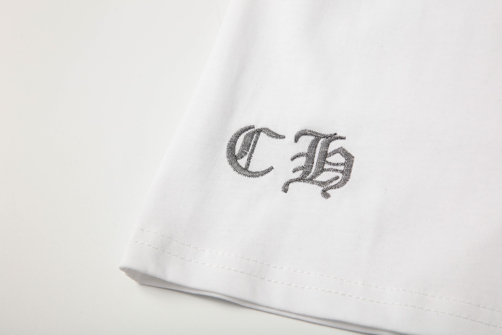 高版本Chrome Hearts克罗心 银线刺绣logo短袖-Chinese UA Cheap High Quatity Brand Clothes Bags handbags Sneakers wholesale wholesaler seller from China Factory suppliers Fashion Clothing Shoes best Quality Beautiful Price 高版本Chrome Hearts克罗心 银线刺绣logo短袖