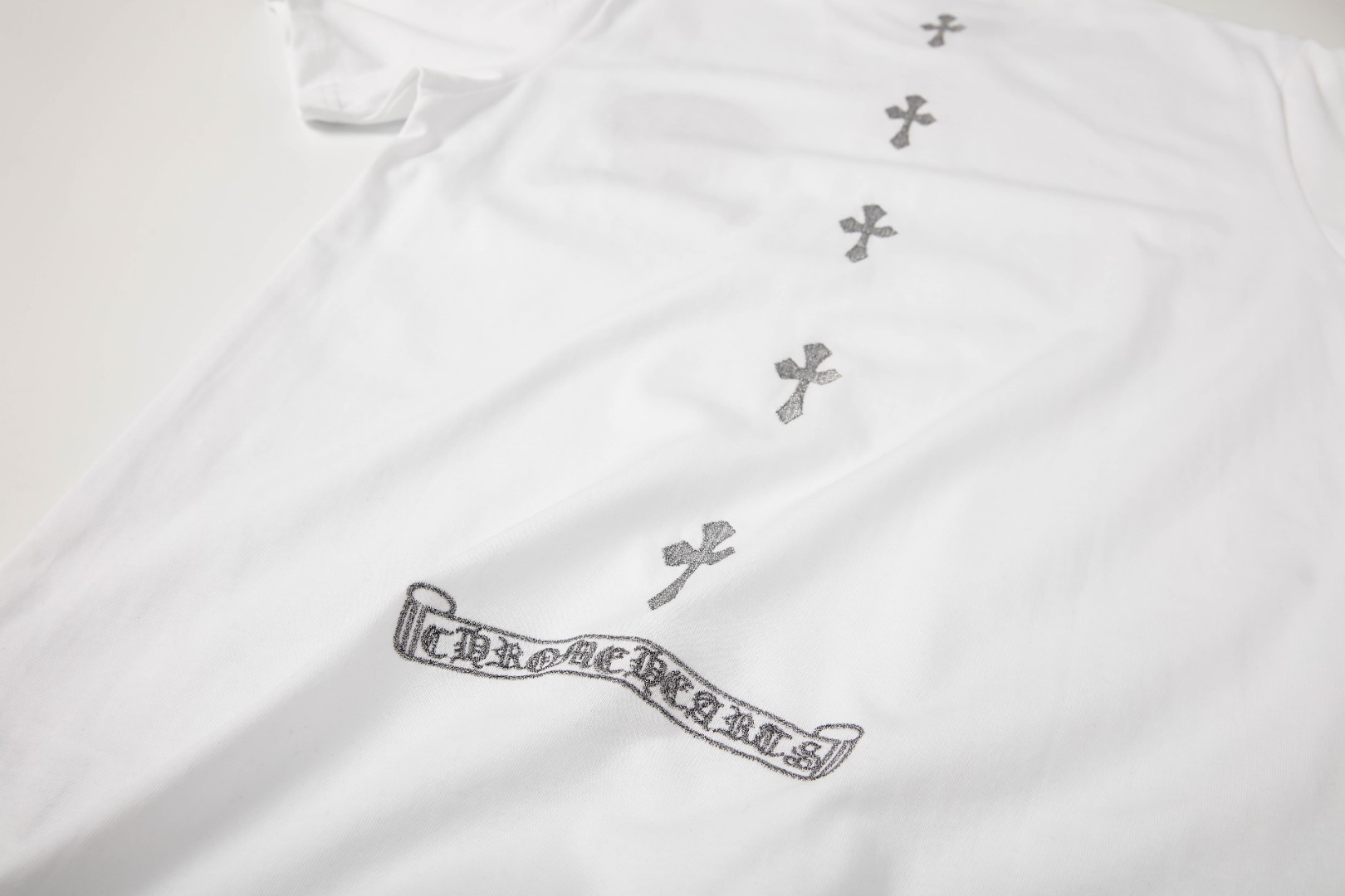 高版本Chrome Hearts克罗心 银线刺绣logo短袖-Chinese UA Cheap High Quatity Brand Clothes Bags handbags Sneakers wholesale wholesaler seller from China Factory suppliers Fashion Clothing Shoes best Quality Beautiful Price 高版本Chrome Hearts克罗心 银线刺绣logo短袖