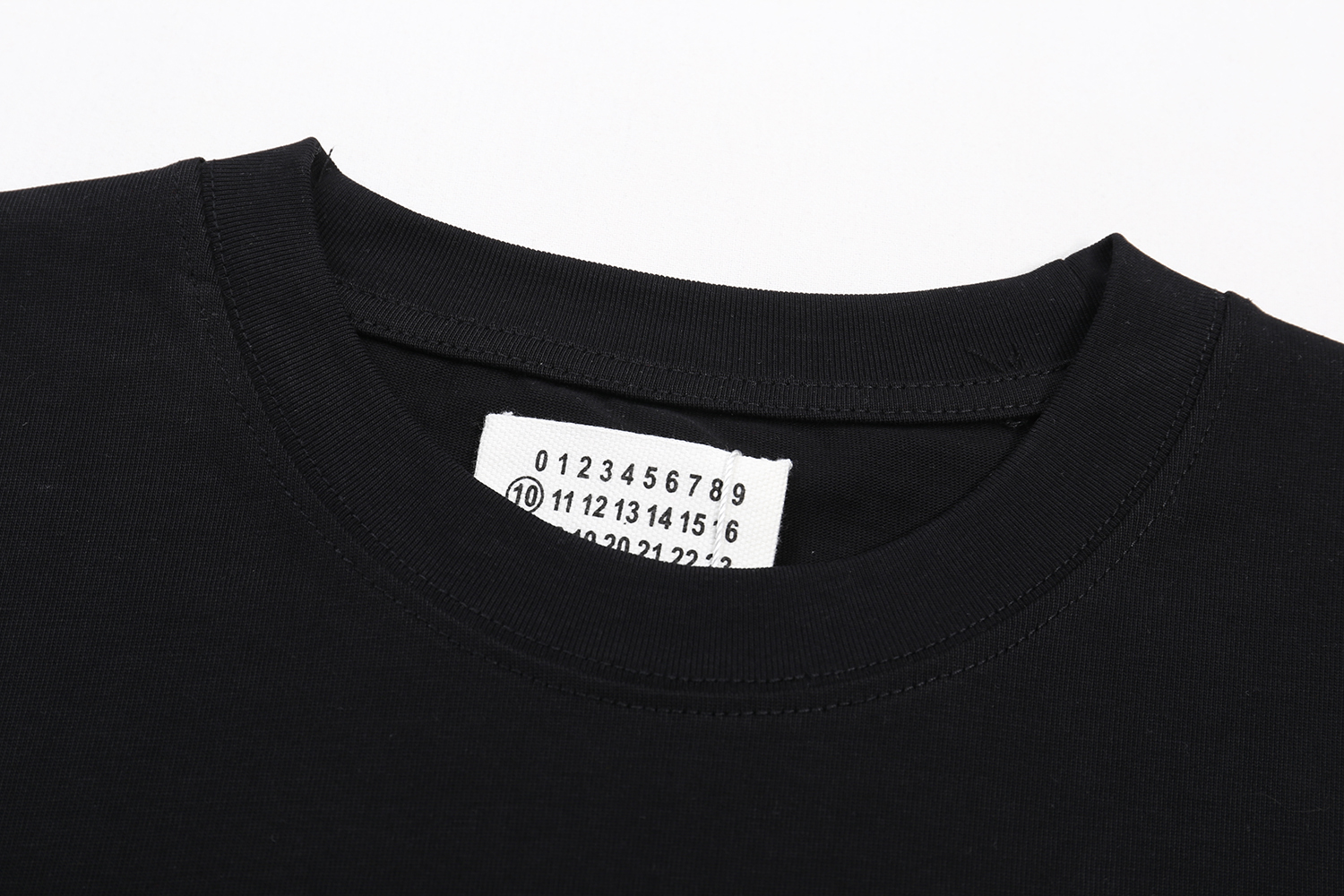高版本MaisonMargiela/马吉拉 刺绣反字母logo短袖