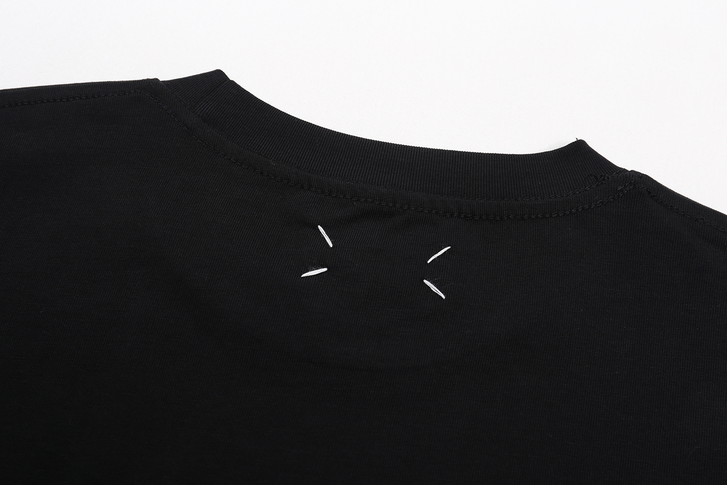 高版本MaisonMargiela/马吉拉 刺绣反字母logo短袖