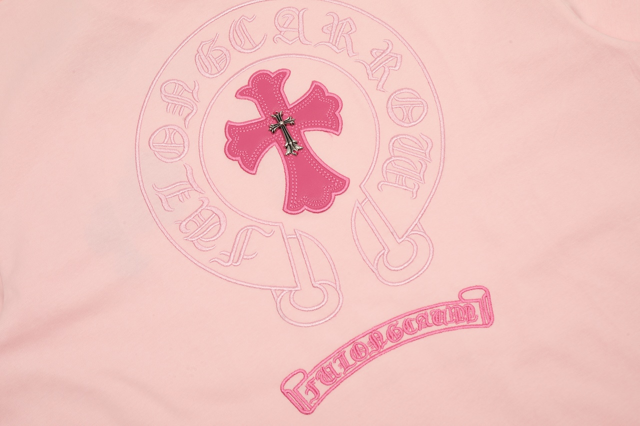 高版本Chrome Hearts克罗心 粉色贴皮刺绣马蹄小铁标短袖-莆田鞋,莆田鞋货源,高仿鞋,高仿鞋货源,安福档口,莆田高仿鞋,莆田鞋批发,高仿鞋批发,莆田高仿运动鞋,高仿运动鞋,莆田运动鞋 高版本Chrome Hearts克罗心 粉色贴皮刺绣马蹄小铁标短袖