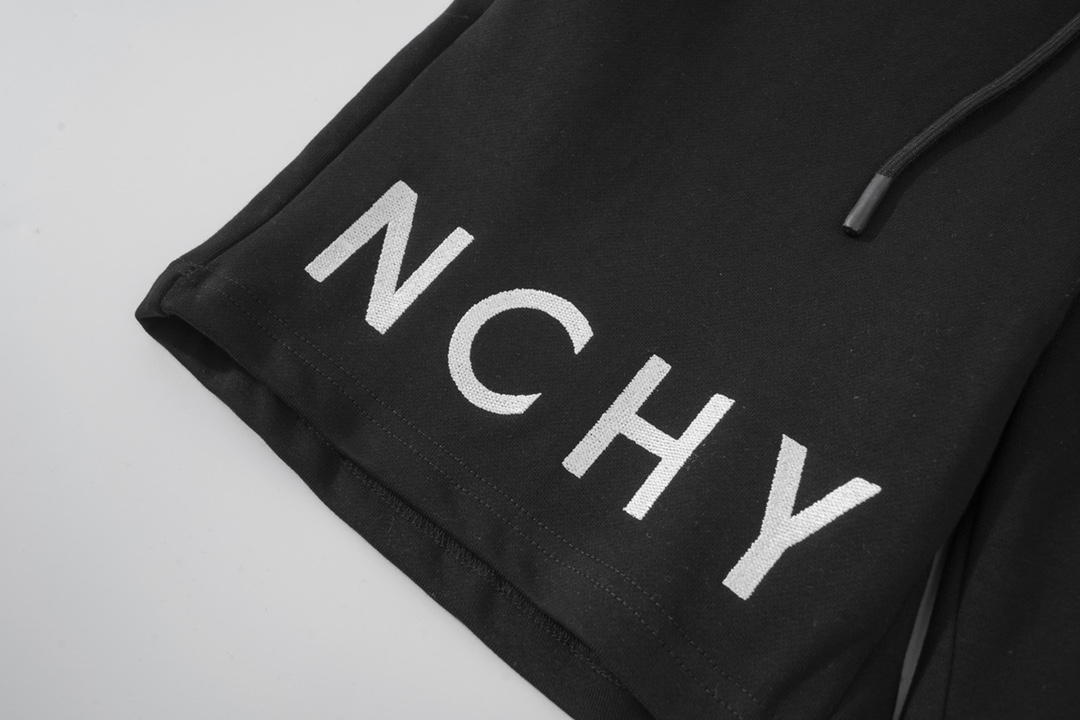 高版本Givenchy纪梵希 4G字母重工刺绣短裤