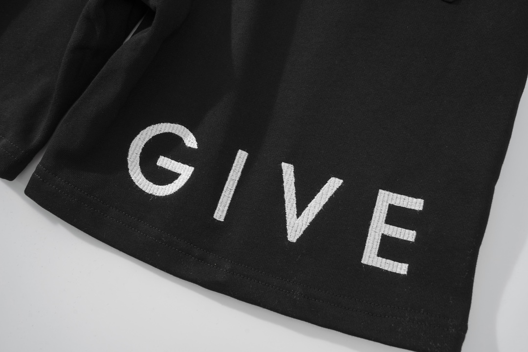 高版本Givenchy纪梵希 4G字母重工刺绣短裤