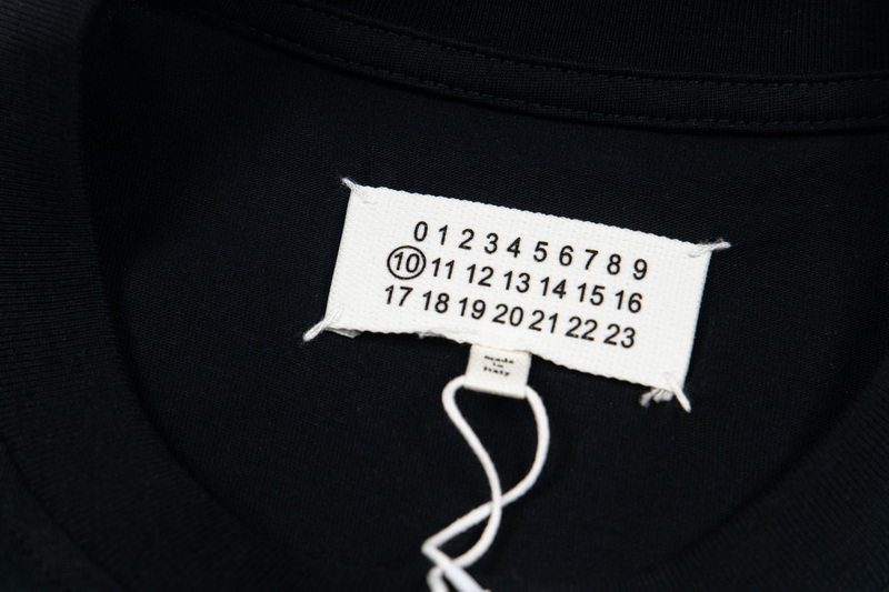 高版本MaisonMargiela/马吉拉 暗黑数字印花短袖