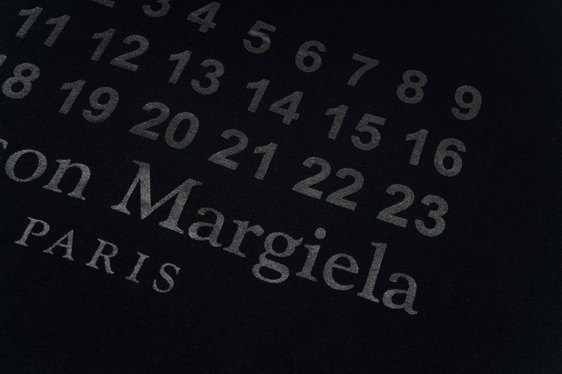 高版本MaisonMargiela/马吉拉 暗黑数字印花短袖