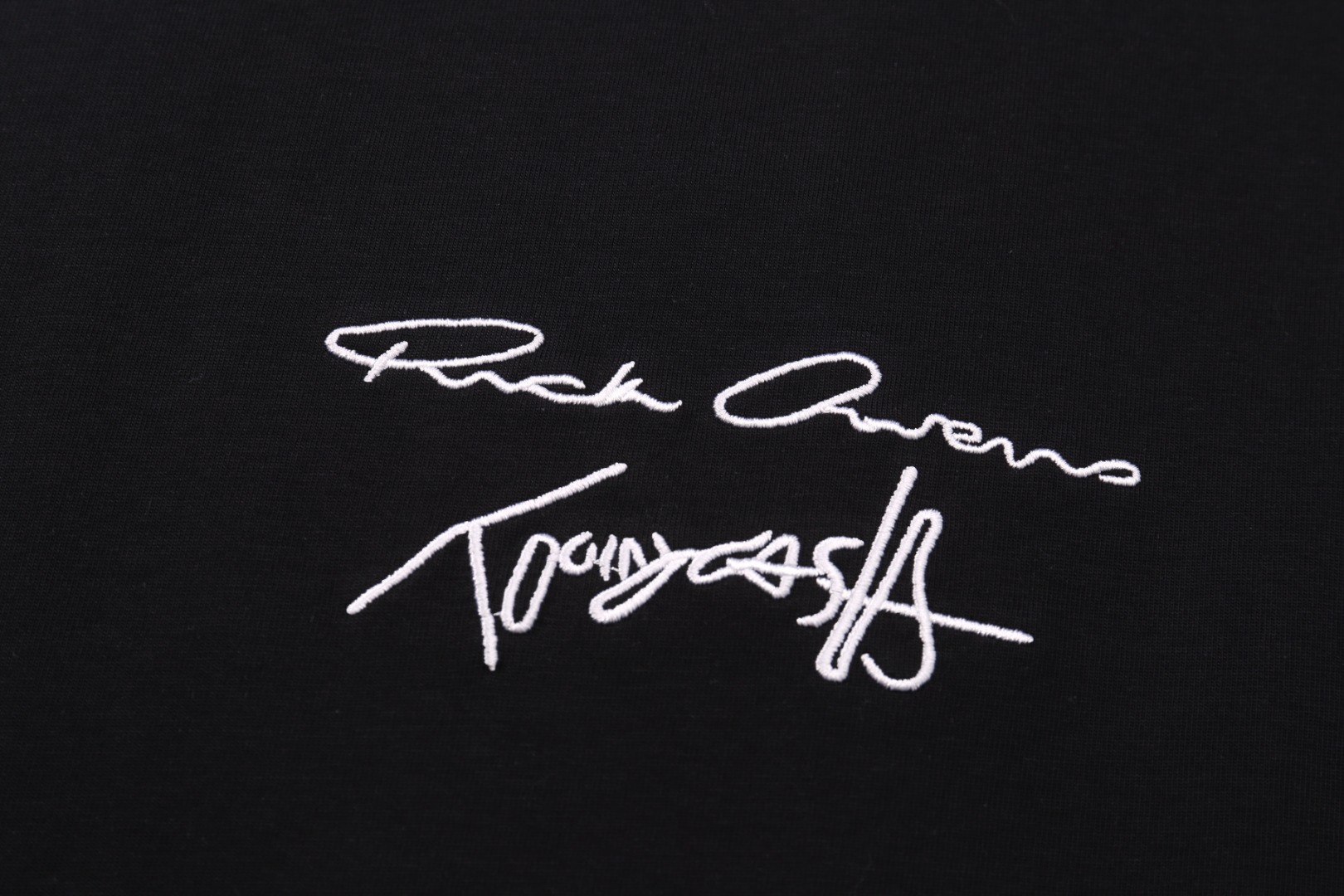 高版本MaisonMargiela/马吉拉 x Tommy Cash联名款刺绣字母短袖