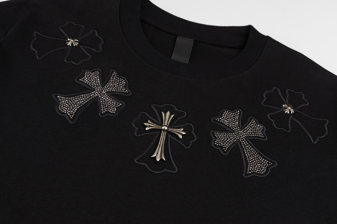 高版本Chrome Hearts克罗心 金属+烫钻十字短袖-Chinese UA Cheap High Quatity Brand Clothes Bags handbags Sneakers wholesale wholesaler seller from China Factory suppliers Fashion Clothing Shoes best Quality Beautiful Price 高版本Chrome Hearts克罗心 金属+烫钻十字短袖