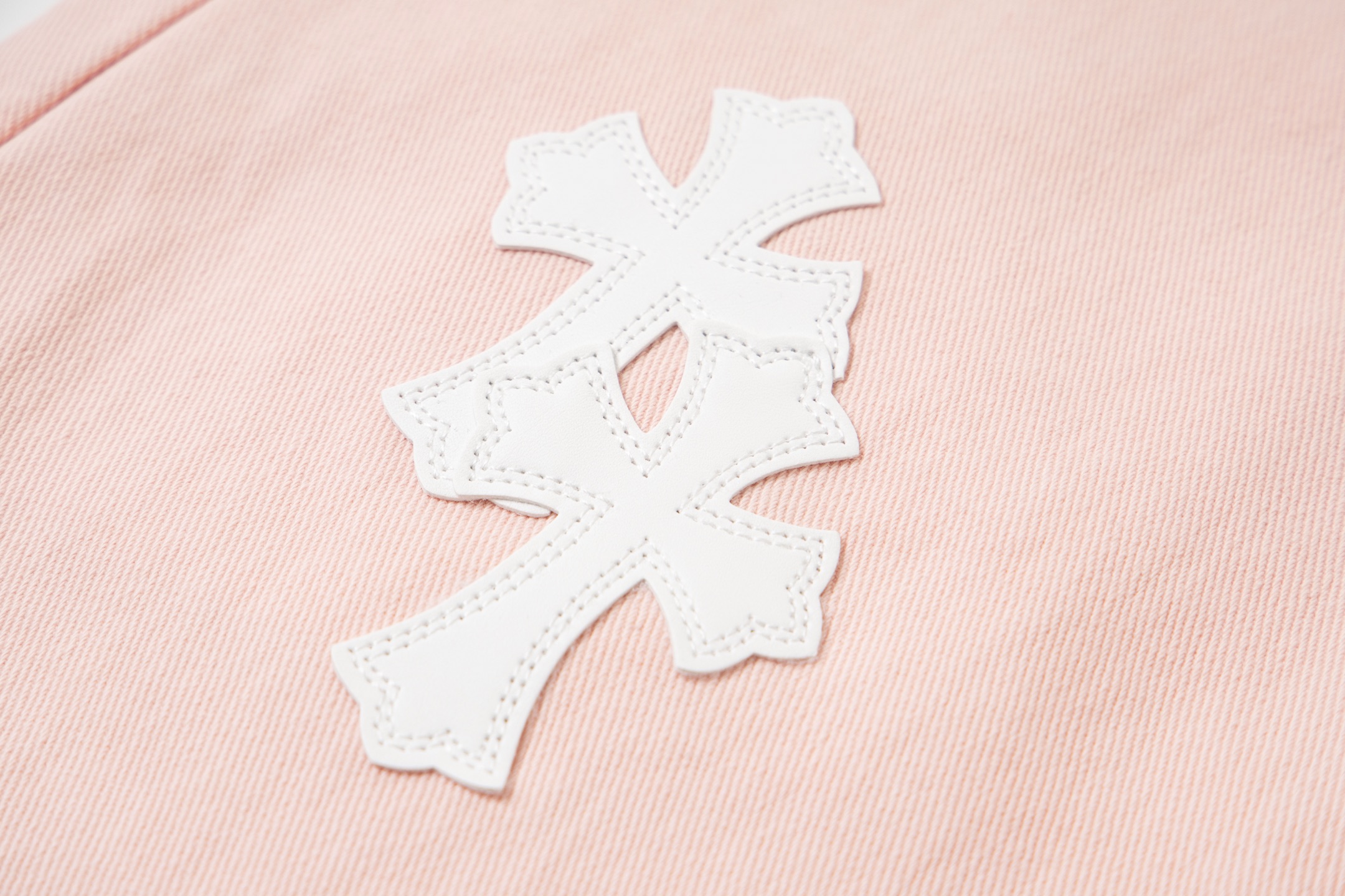 高版本Chrome Hearts克罗心 多巴胺配色浅粉皮标十字牛仔裤-Chinese UA Cheap High Quatity Brand Clothes Bags handbags Sneakers wholesale wholesaler seller from China Factory suppliers Fashion Clothing Shoes best Quality Beautiful Price 高版本Chrome Hearts克罗心 多巴胺配色浅粉皮标十字牛仔裤