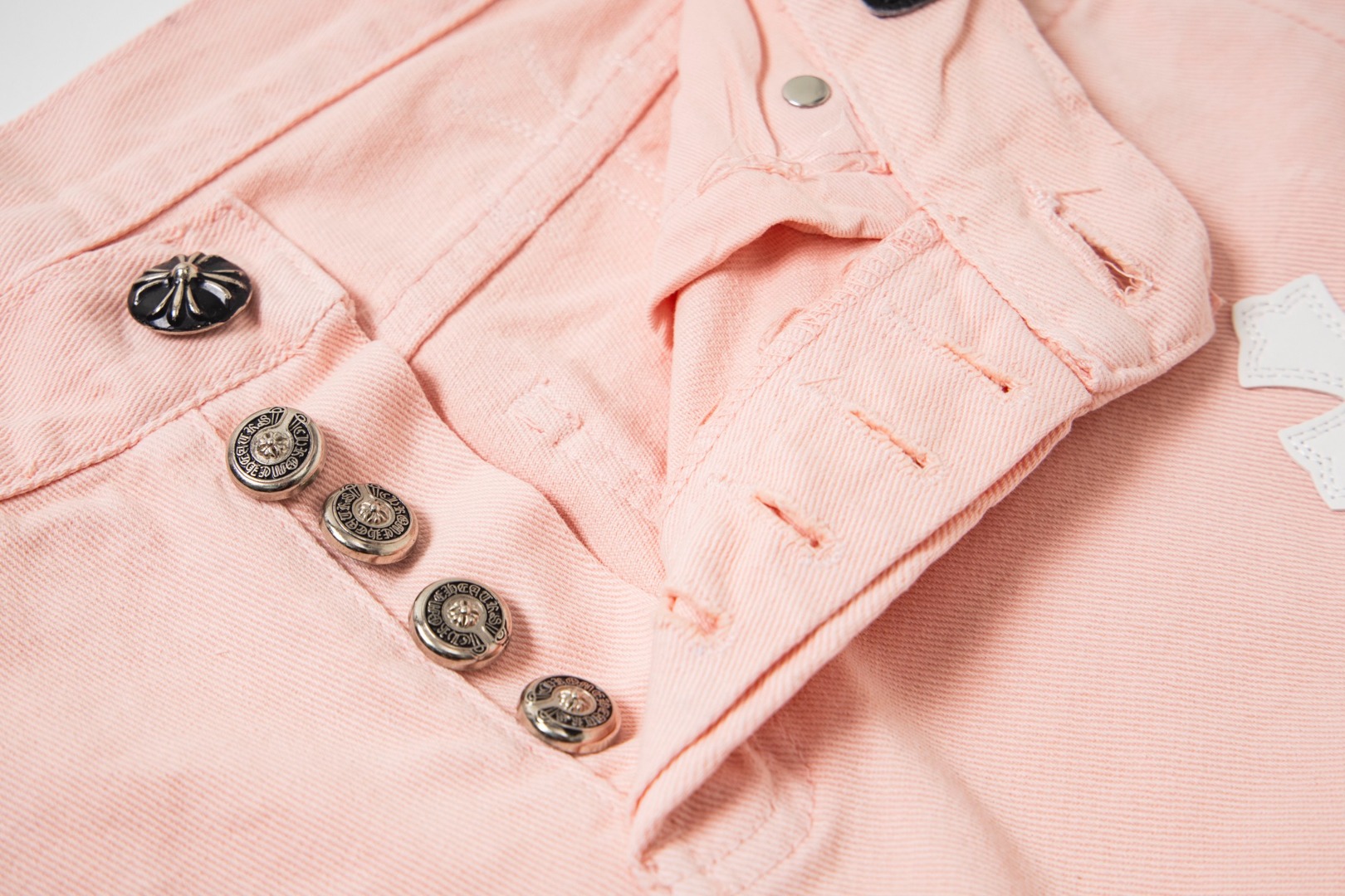 高版本Chrome Hearts克罗心 多巴胺配色浅粉皮标十字牛仔裤-Chinese UA Cheap High Quatity Brand Clothes Bags handbags Sneakers wholesale wholesaler seller from China Factory suppliers Fashion Clothing Shoes best Quality Beautiful Price 高版本Chrome Hearts克罗心 多巴胺配色浅粉皮标十字牛仔裤